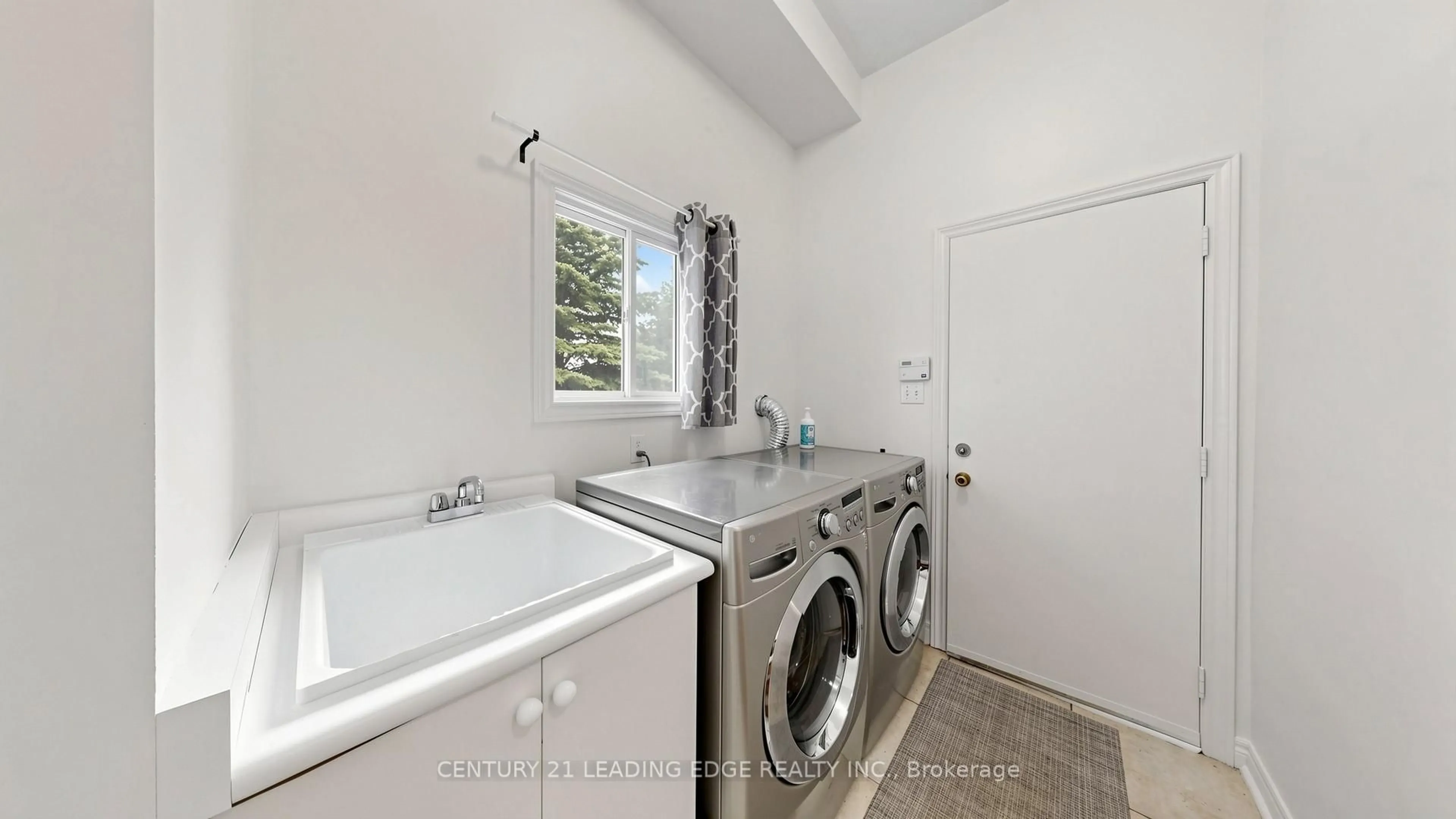 Laundry room for 168 Valentina Dr, Markham Ontario L3R 4R8