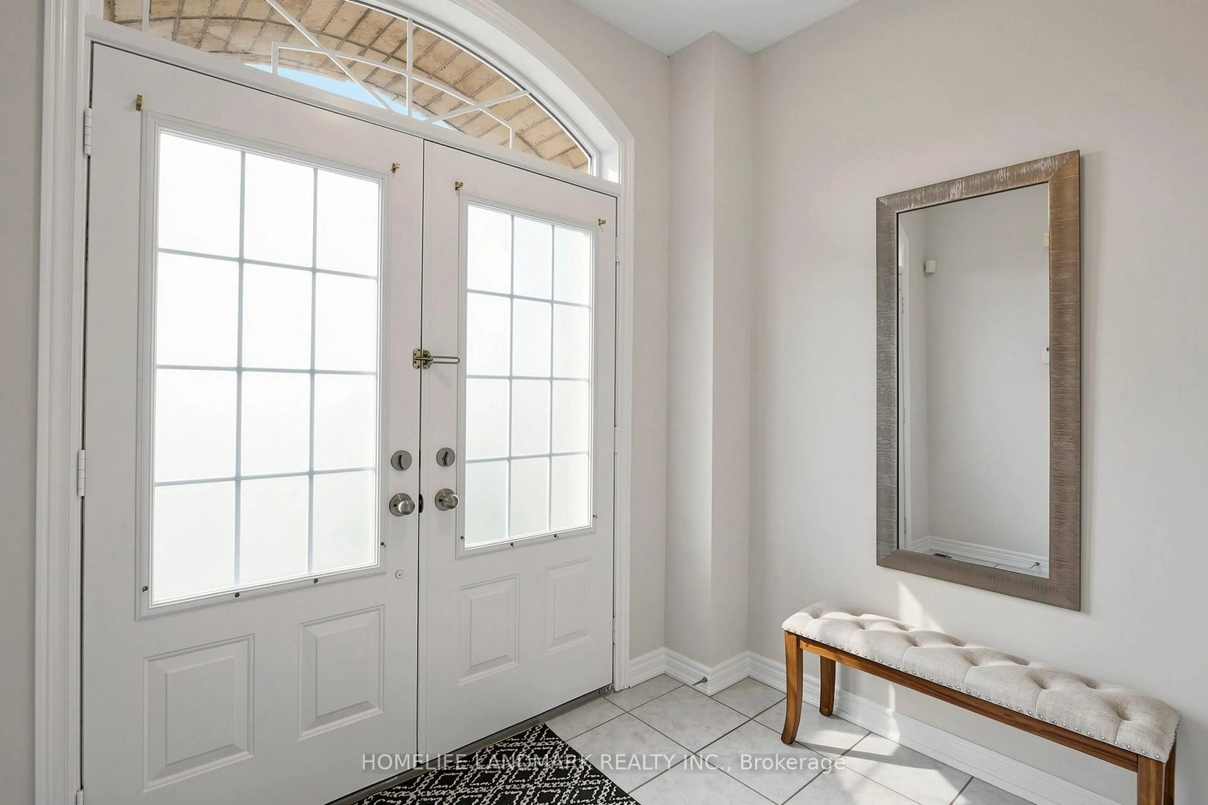Indoor entryway for 30 Edelweiss Ave, Richmond Hill Ontario L4E 4L9