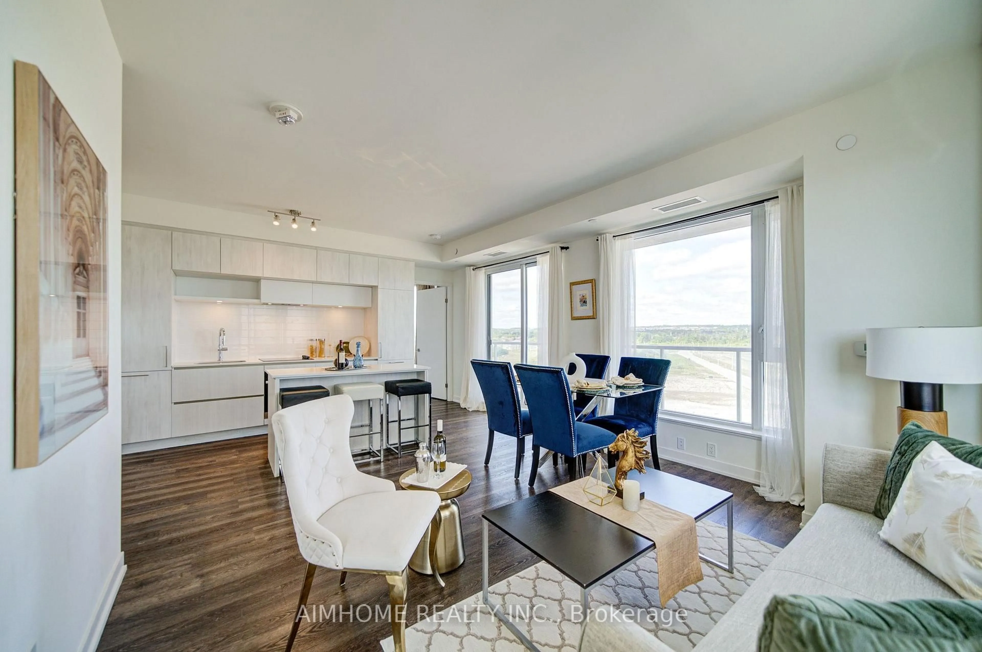 Open concept kitchen, wood/laminate floor for 2 David Eyer Rd #829, Richmond Hill Ontario L4S 0N6