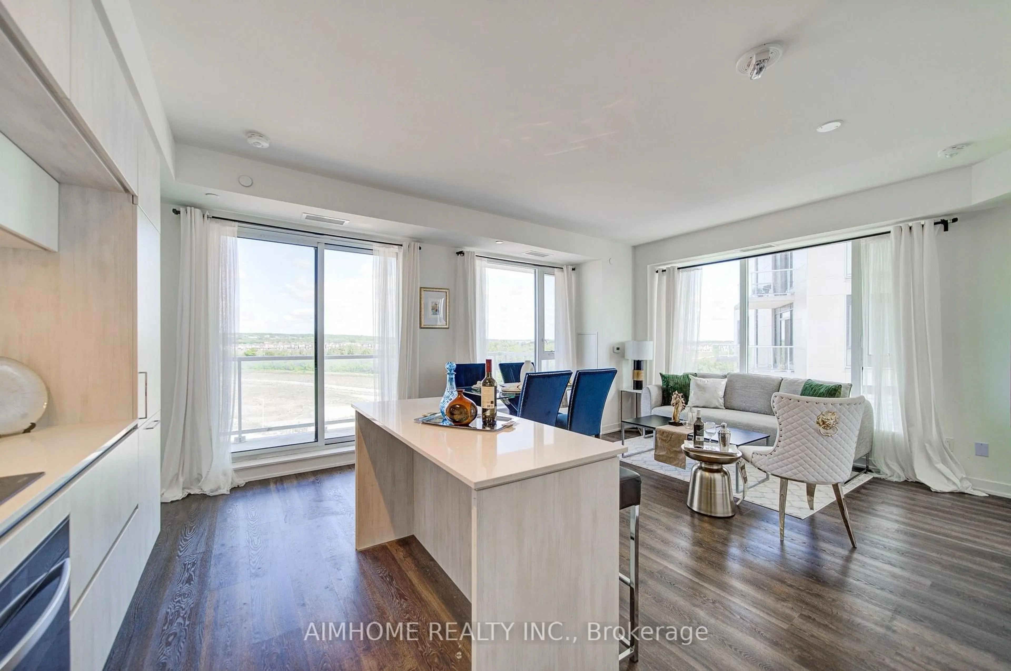 Open concept kitchen, wood/laminate floor for 2 David Eyer Rd #829, Richmond Hill Ontario L4S 0N6