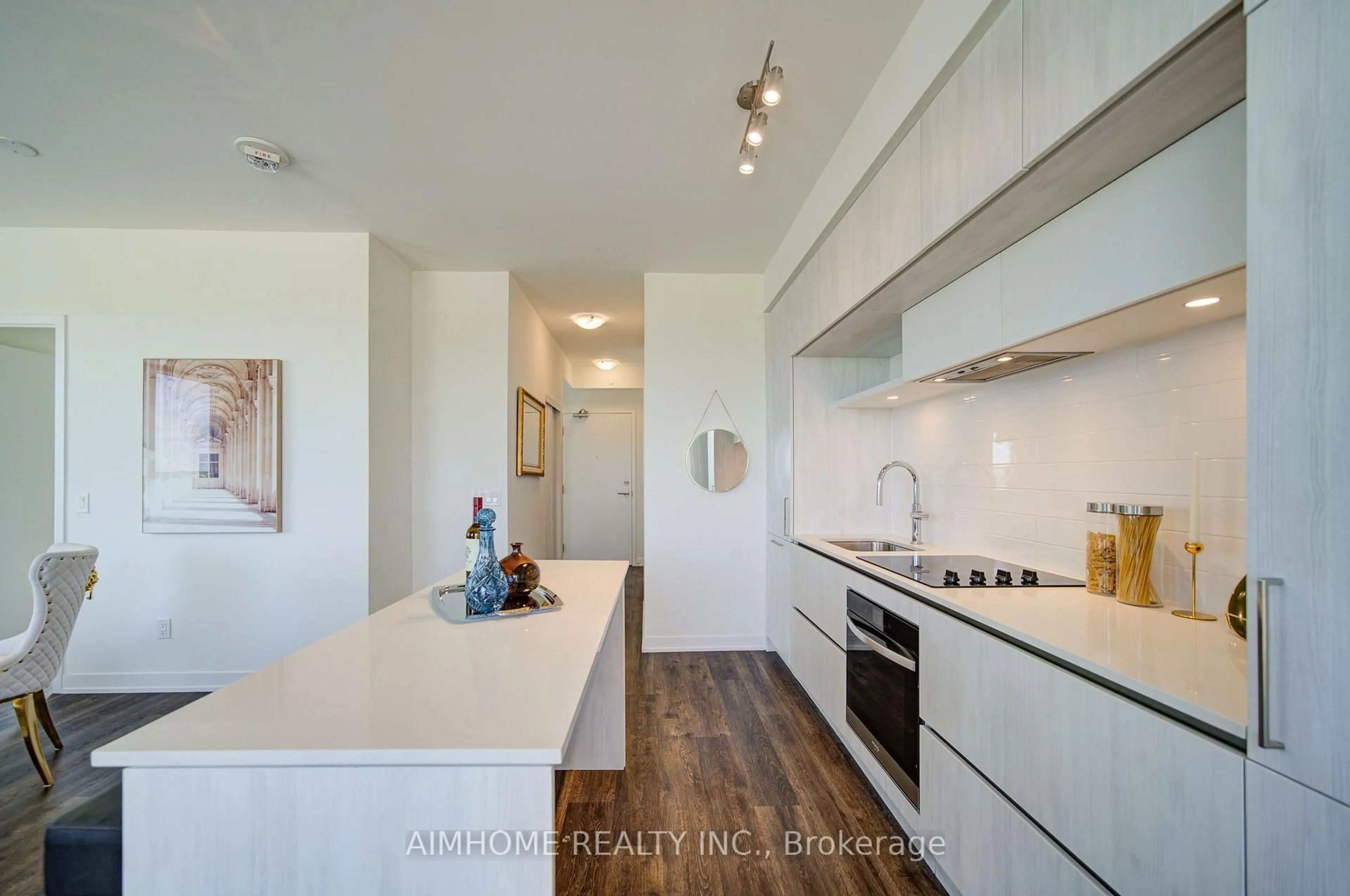 Open concept kitchen, wood/laminate floor for 2 David Eyer Rd #829, Richmond Hill Ontario L4S 0N6