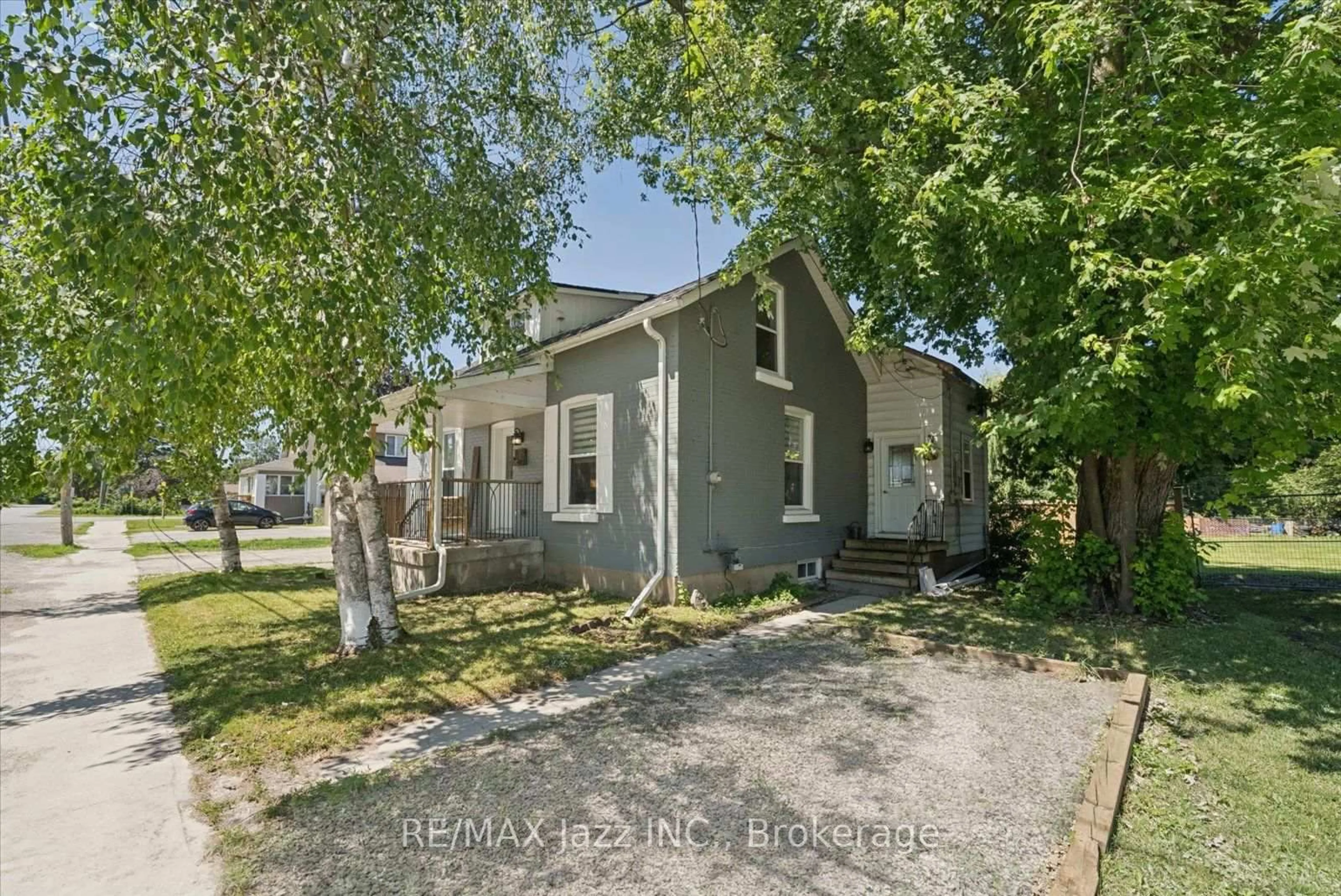 A pic from outside/outdoor area/front of a property/back of a property/a pic from drone, street for 360 Mill St, Brock Ontario L0K 1A0