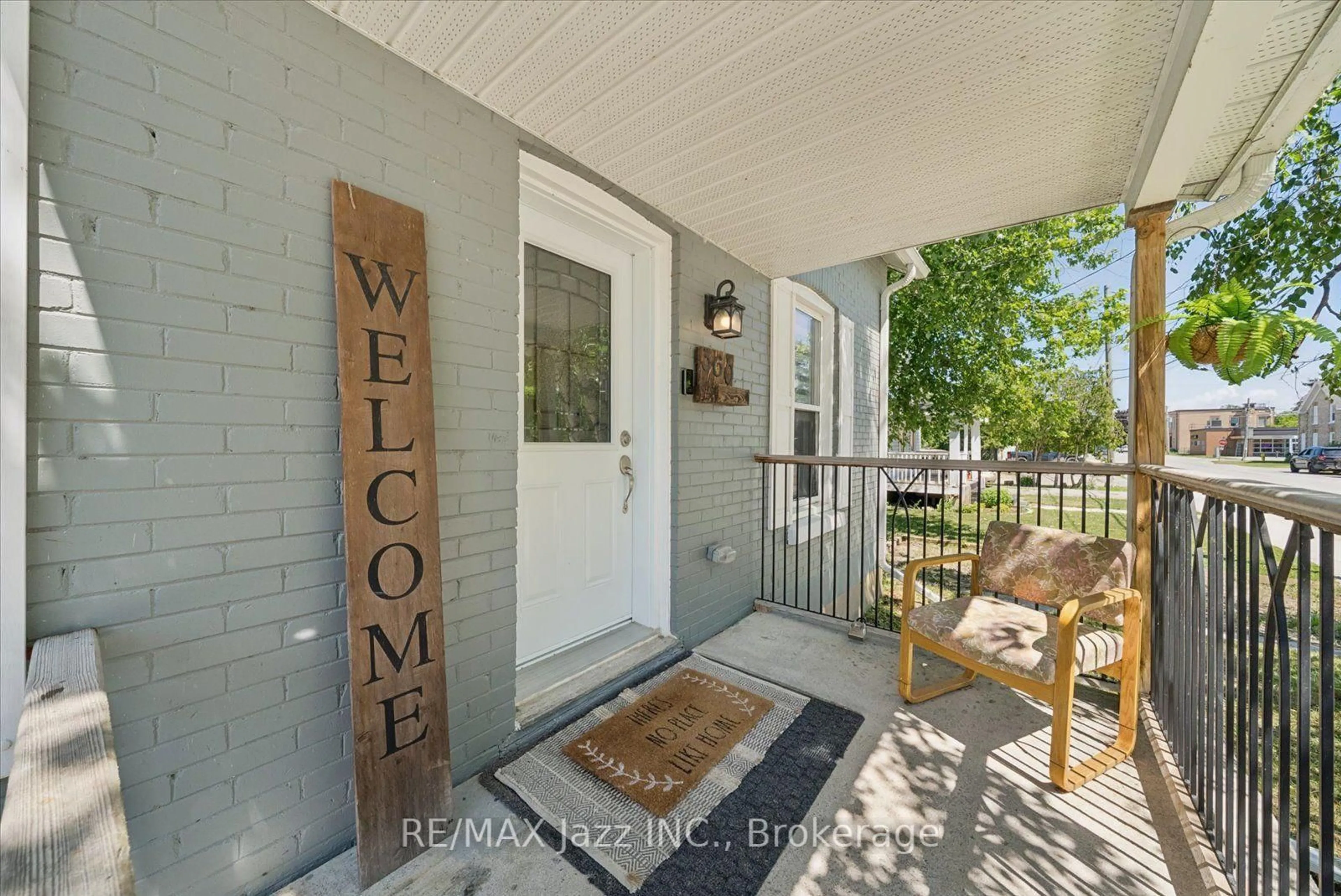 Indoor entryway for 360 Mill St, Brock Ontario L0K 1A0