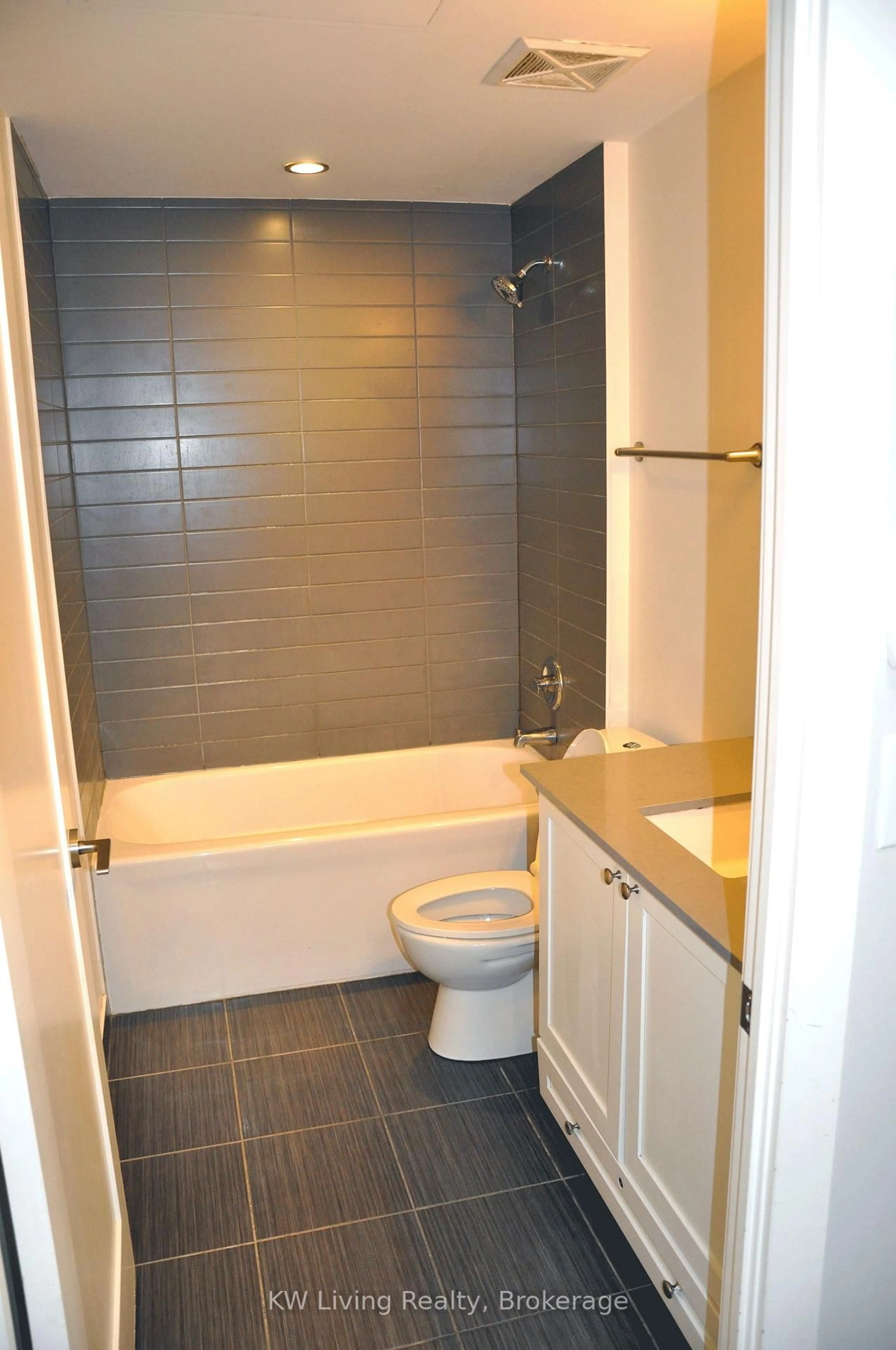 Standard bathroom, ceramic/tile floor for 28 Prince Regent St #305, Markham Ontario L6C 0V5