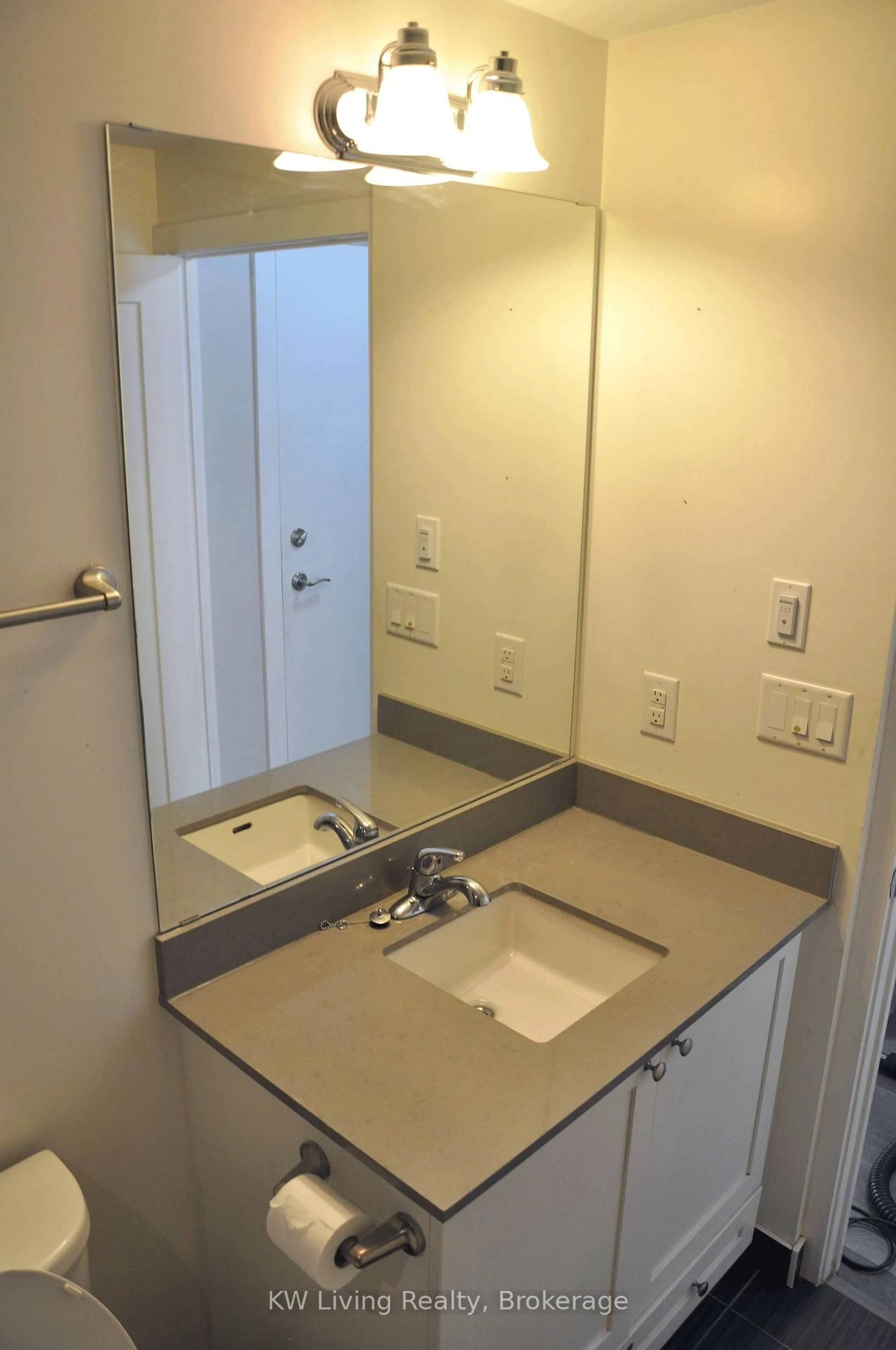 Standard bathroom, unknown for 28 Prince Regent St #305, Markham Ontario L6C 0V5