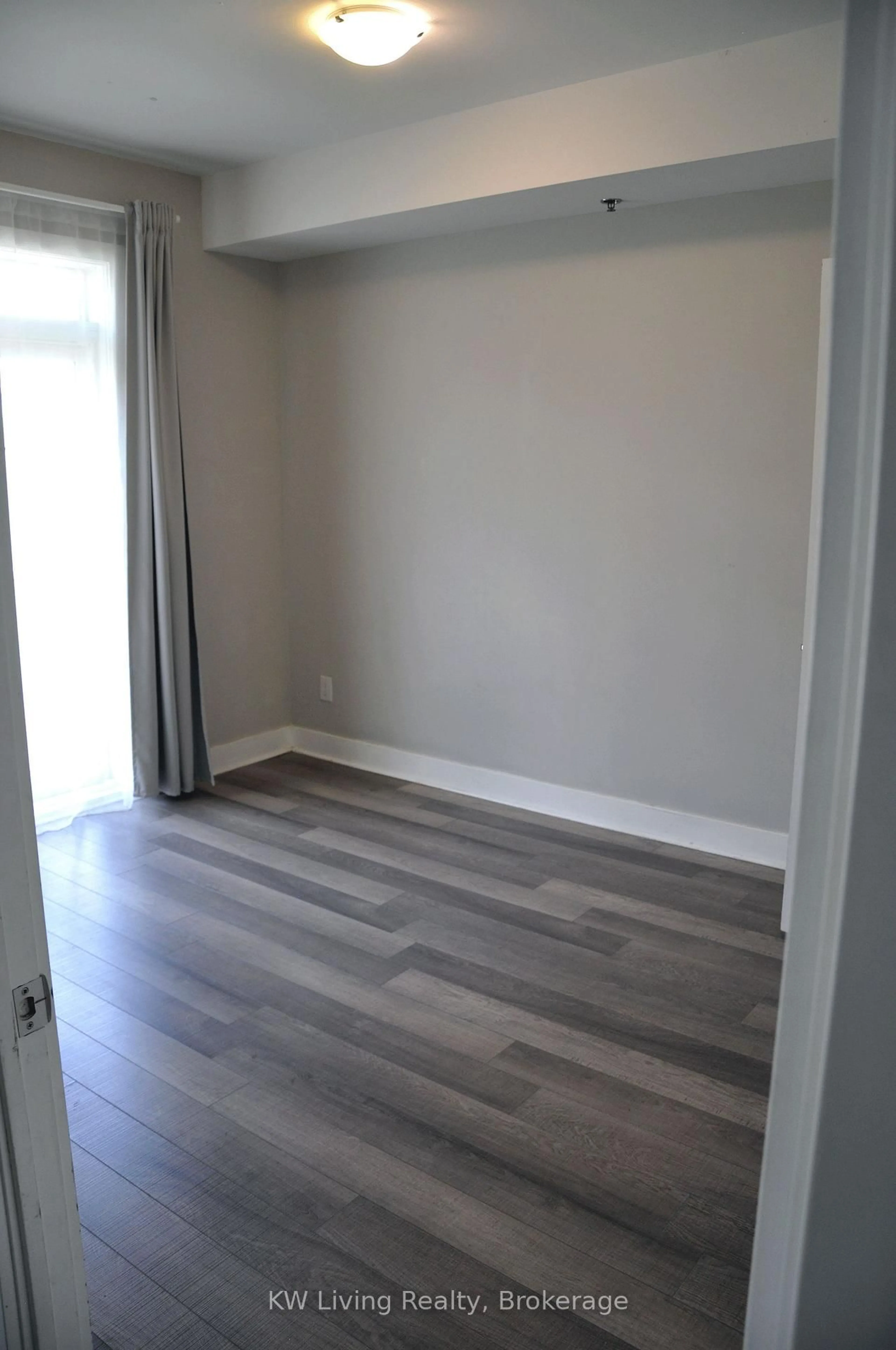 A pic of a room for 28 Prince Regent St #305, Markham Ontario L6C 0V5