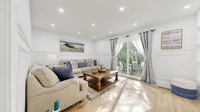 800 Pam Cres, Newmarket 4
