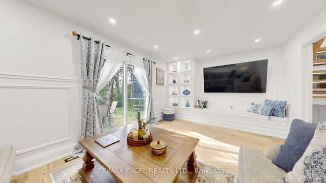 800 Pam Cres, Newmarket 5