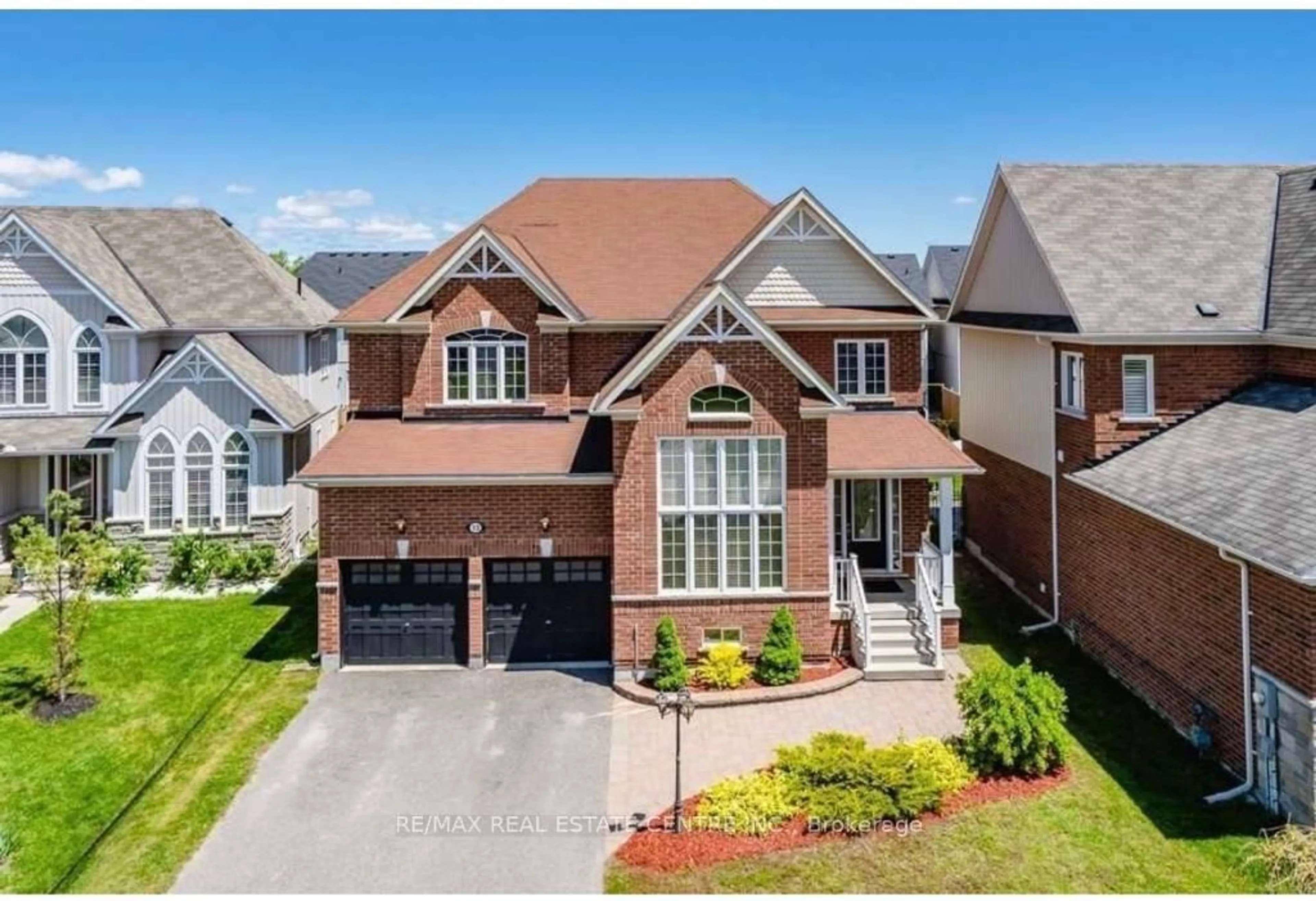 A pic from outside/outdoor area/front of a property/back of a property/a pic from drone, street for 13 Lions Crt, Essa Ontario L0M 1B5