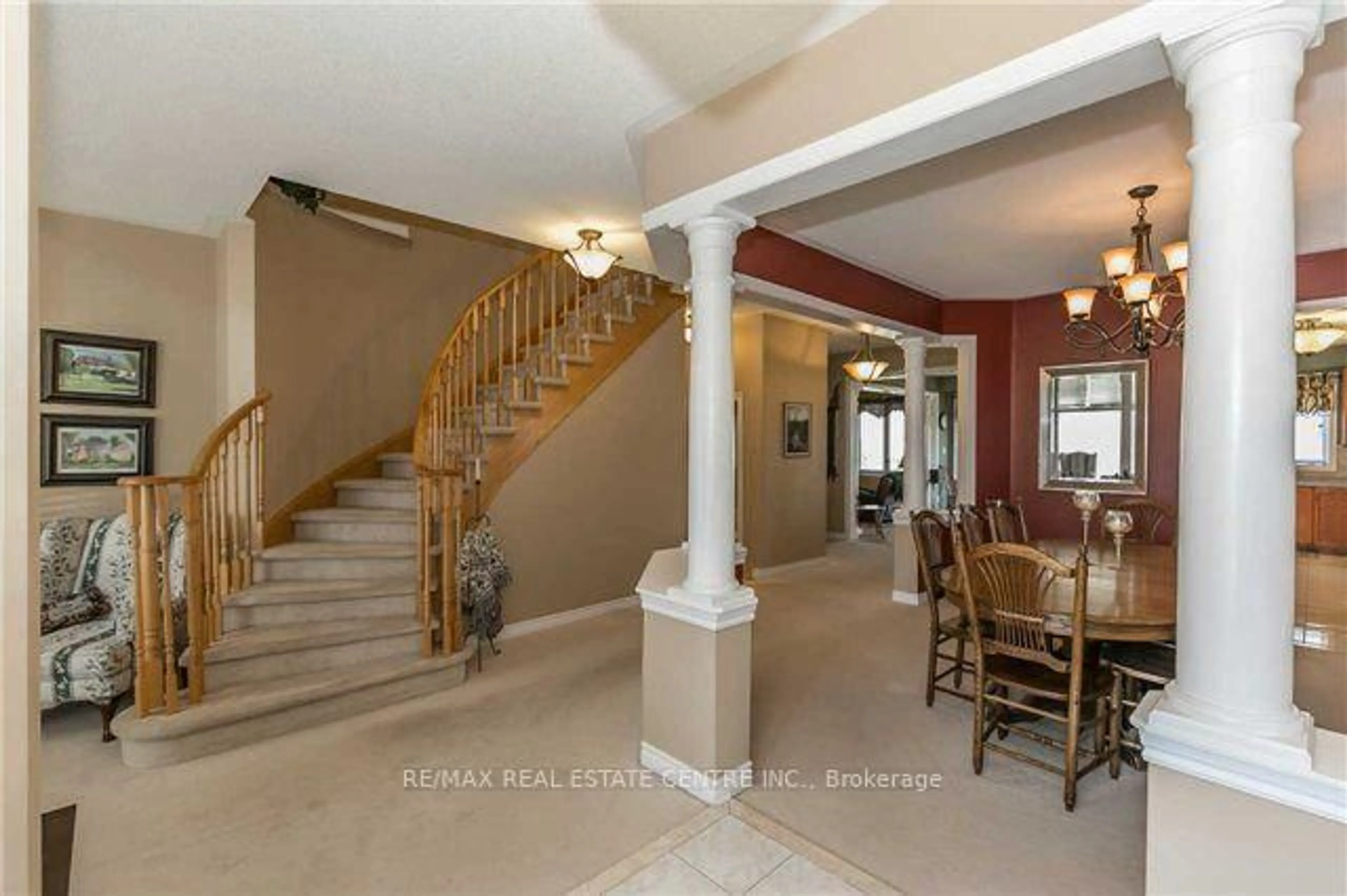 Indoor foyer for 13 Lions Crt, Essa Ontario L0M 1B5