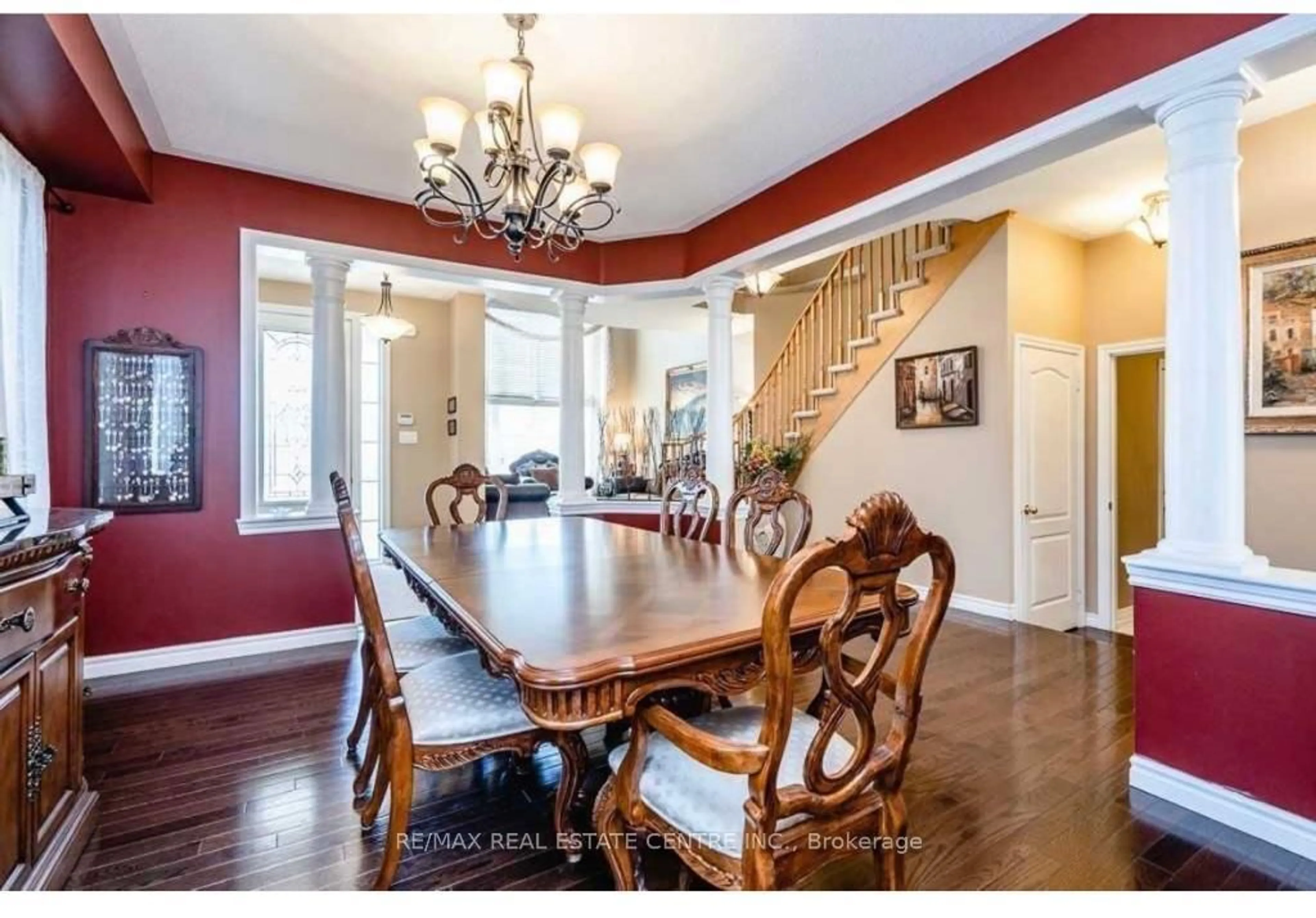 Dining room, wood/laminate floor for 13 Lions Crt, Essa Ontario L0M 1B5