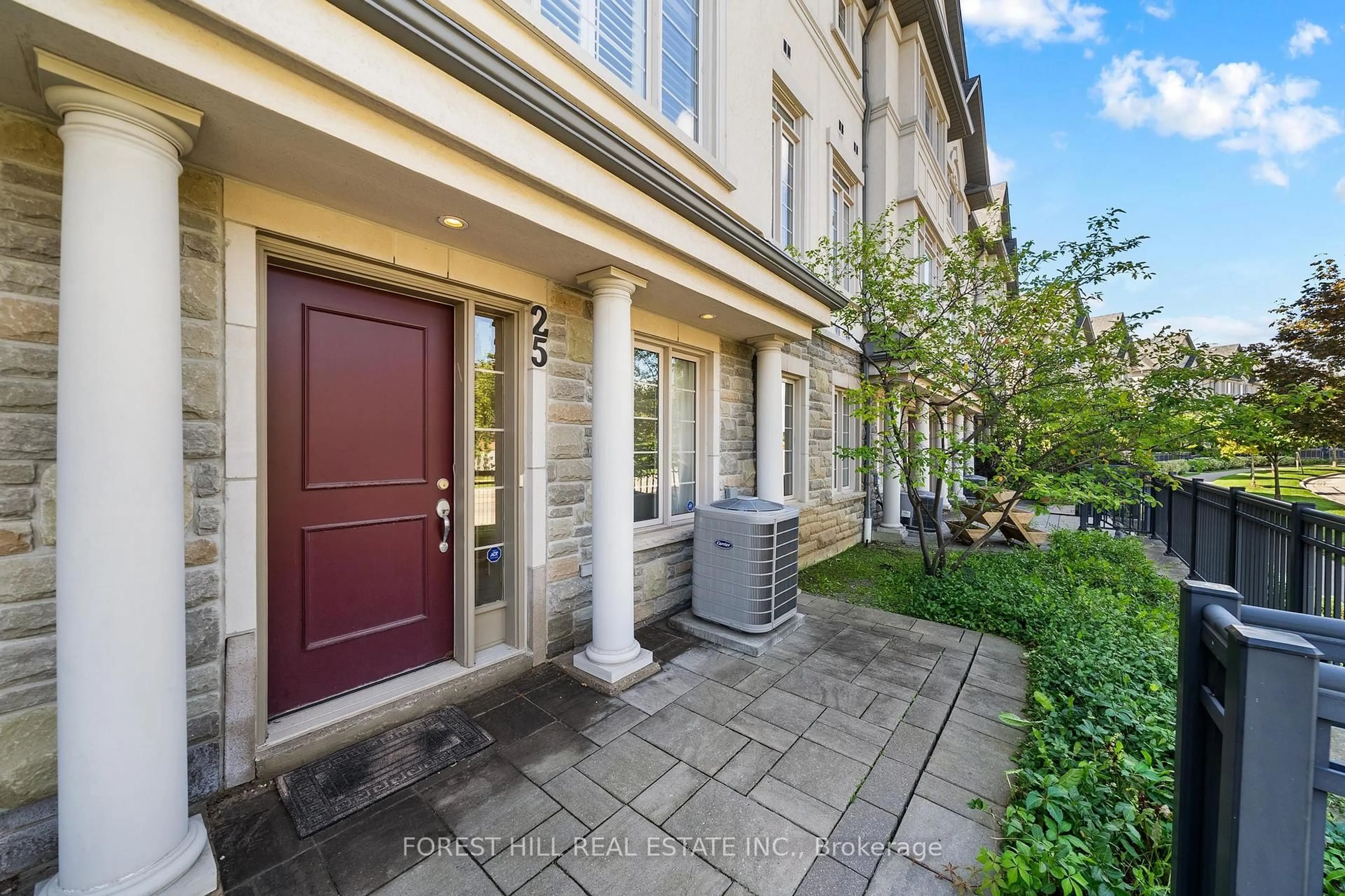 Indoor entryway for 25 Beverley Glen Blvd, Vaughan Ontario L3T 2V6