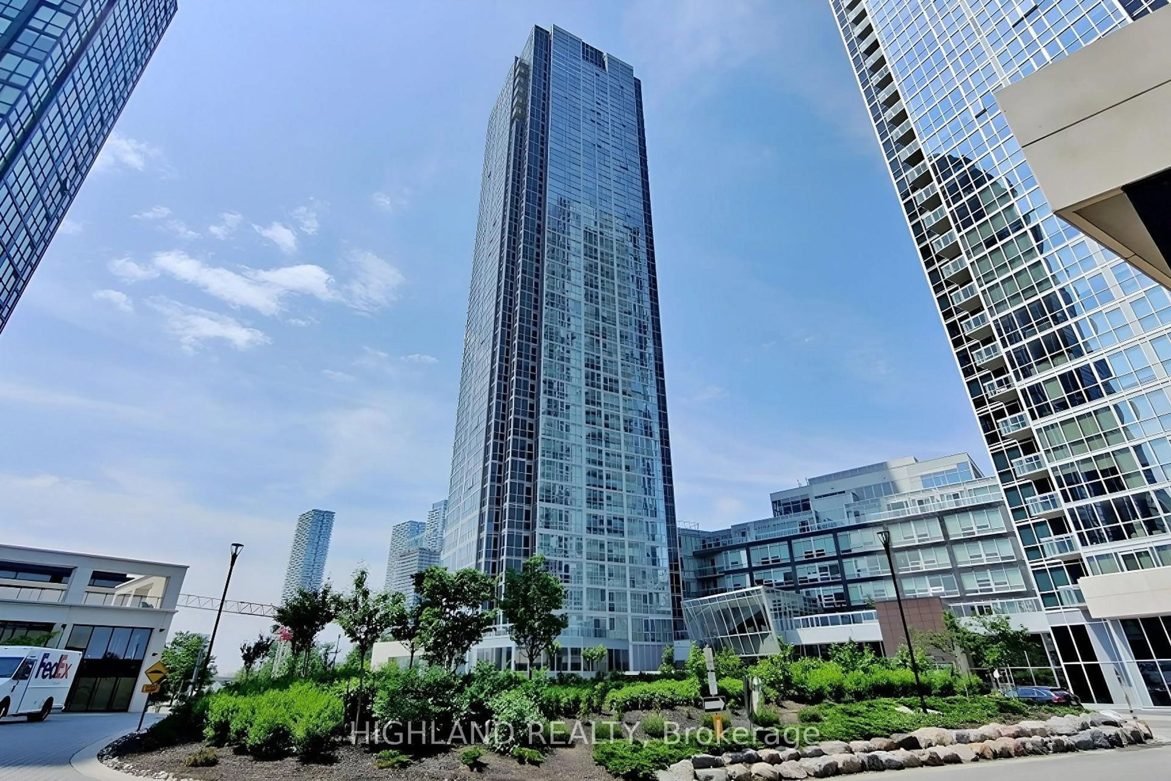 Indoor foyer for 2916 Highway 7 #3602, Vaughan Ontario L4K 0K6