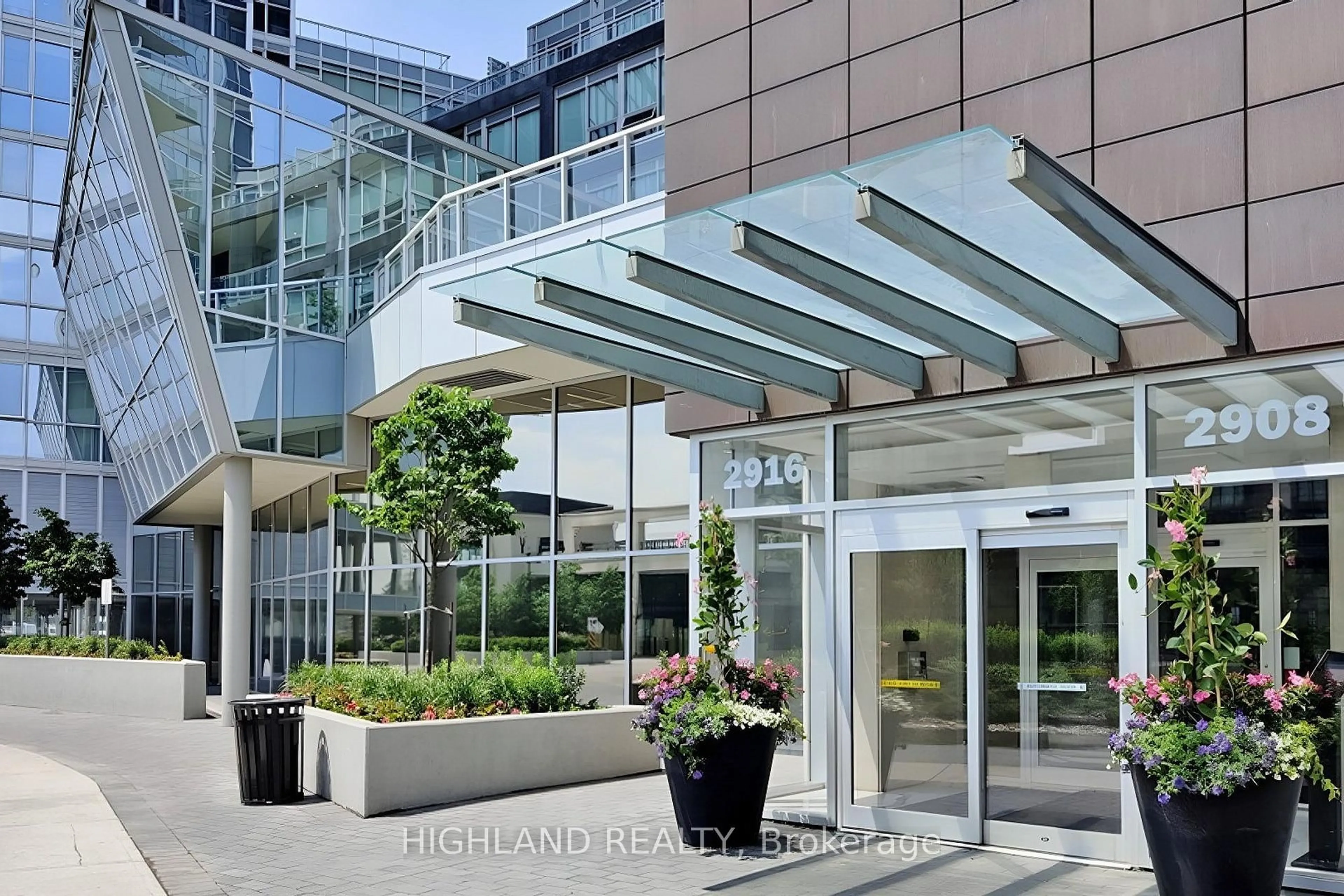 Indoor foyer for 2916 Highway 7 #3602, Vaughan Ontario L4K 0K6