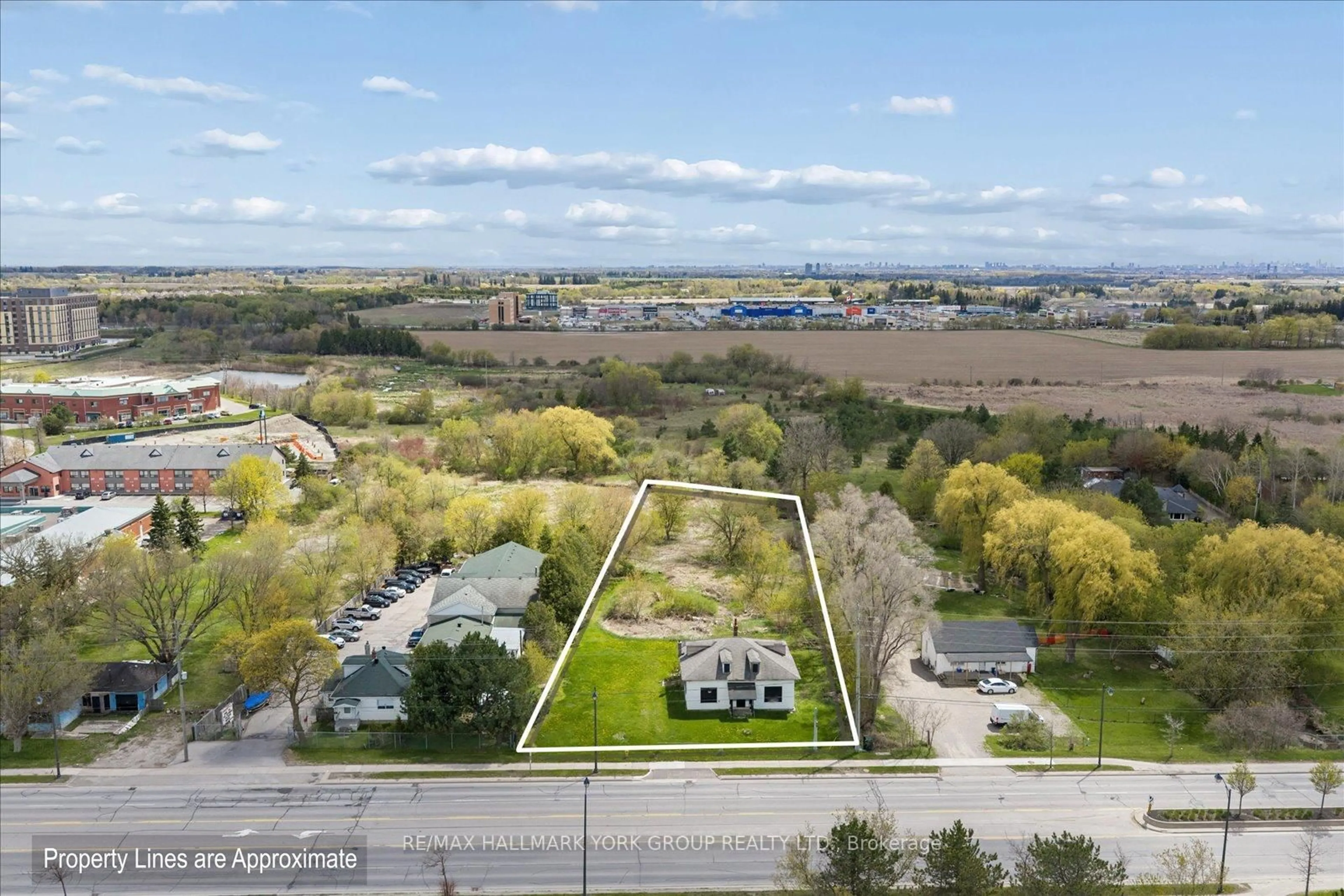 A pic from outside/outdoor area/front of a property/back of a property/a pic from drone, unknown for 5387 Main St, Whitchurch-Stouffville Ontario L4A 1H3