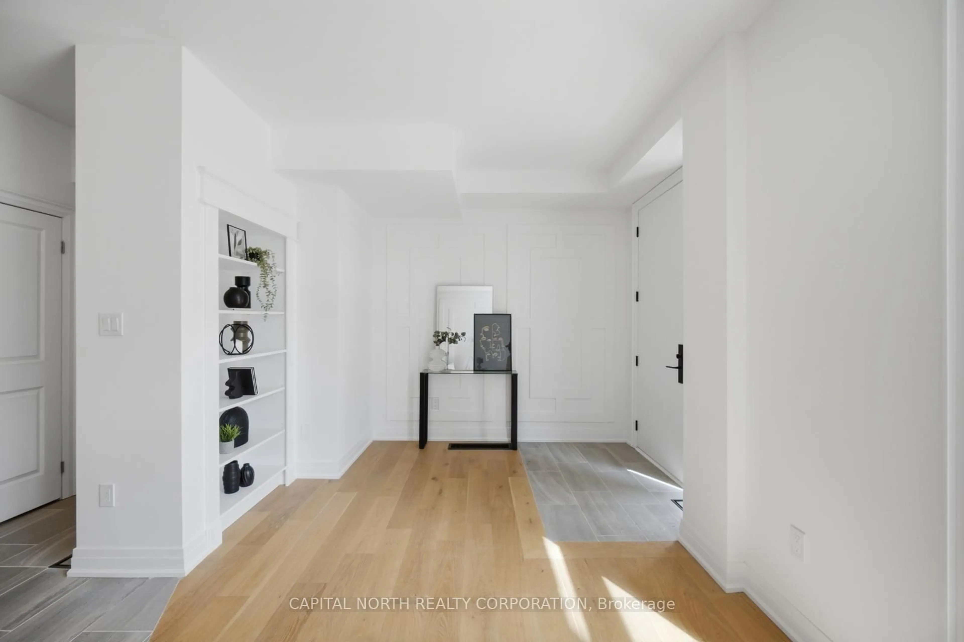 Indoor entryway for 2A McCachen St, Richmond Hill Ontario L4E 1L4