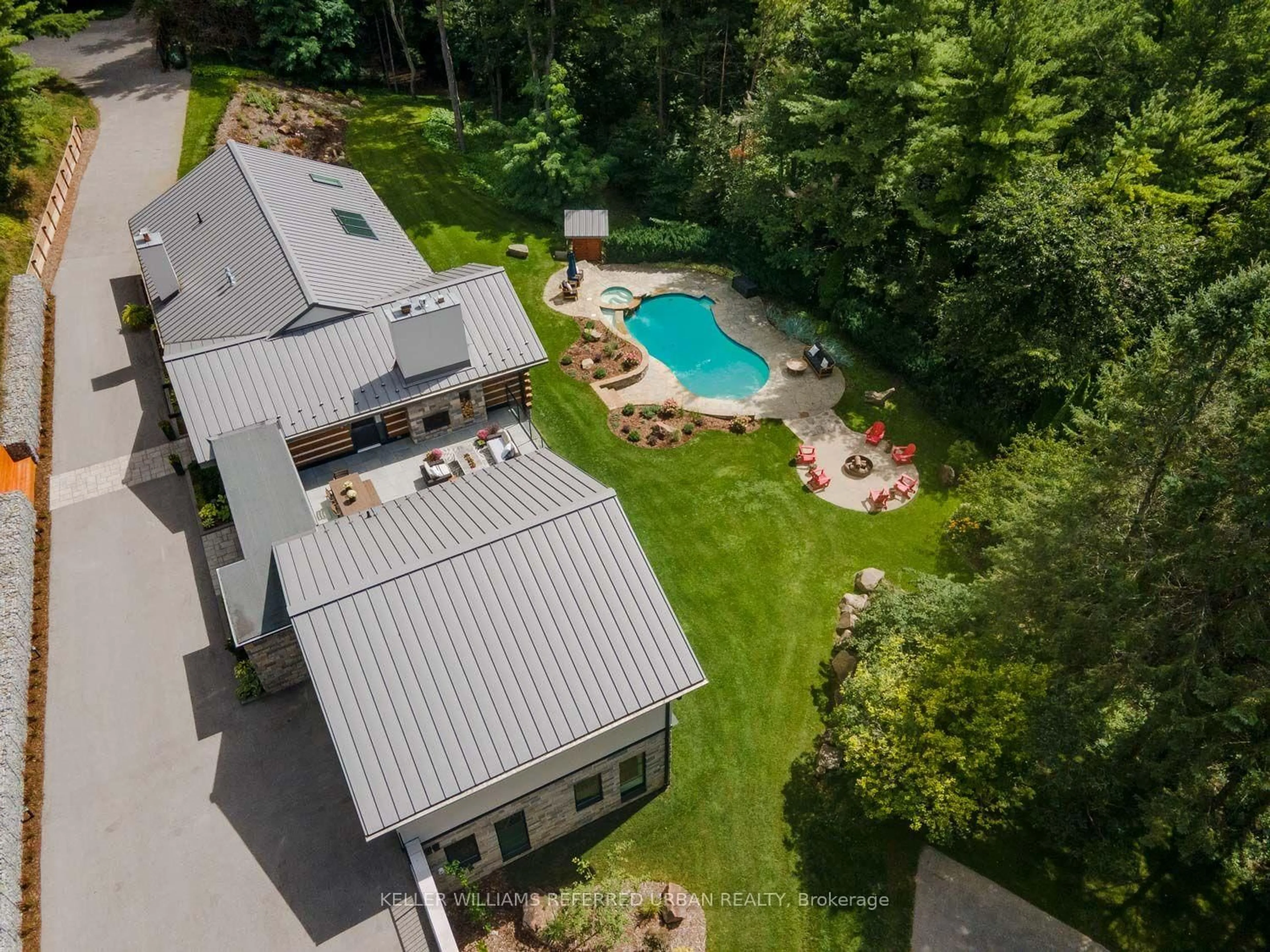 A pic from outside/outdoor area/front of a property/back of a property/a pic from drone, mountain view for 14335 Weston Rd, King Ontario L7B 1K4