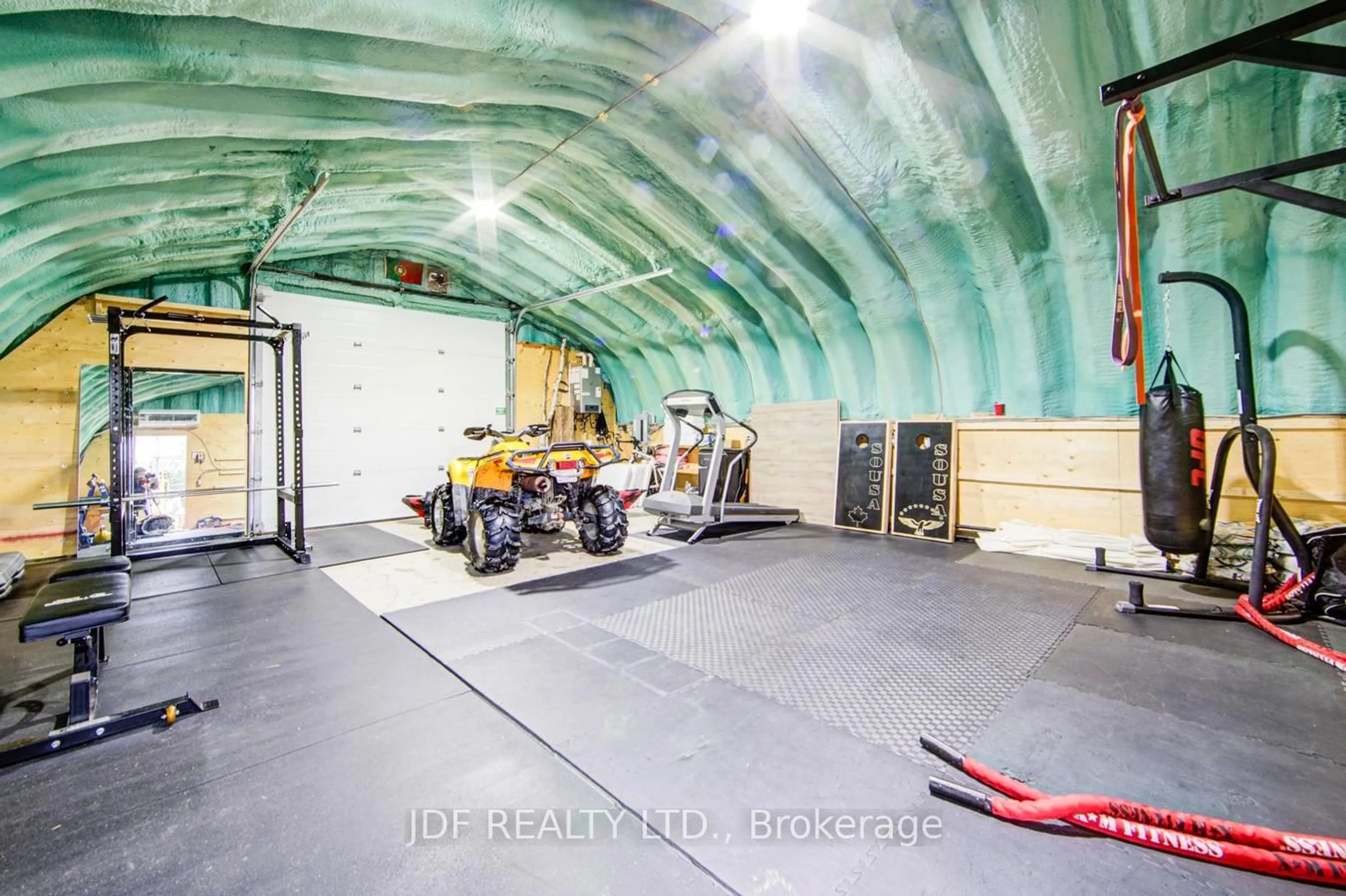 Indoor garage for 2544 Tottenham Rd, New Tecumseth Ontario L0G 1A0