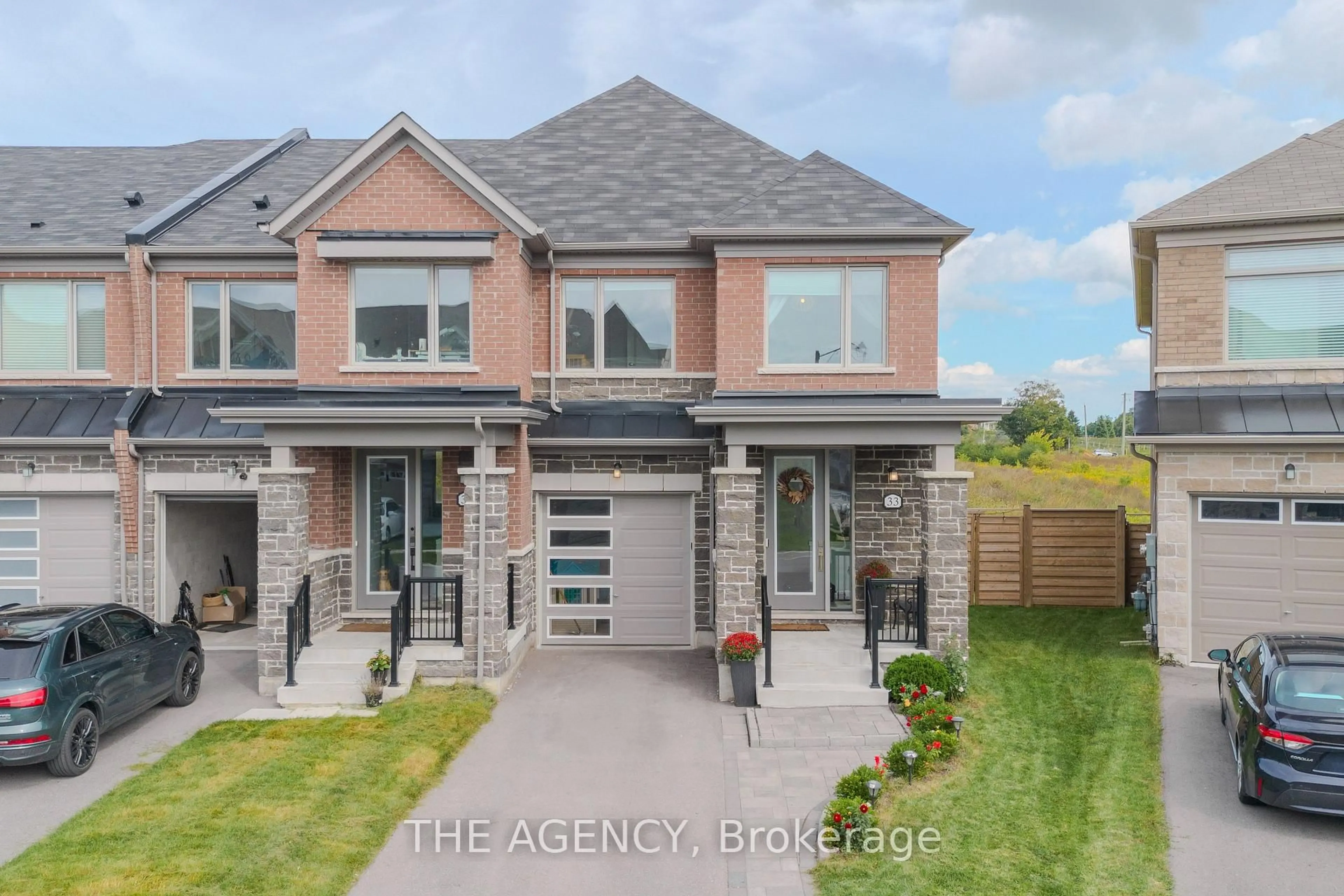 Home with brick exterior material, street for 33 Flower Garden Tr, Whitchurch-Stouffville Ontario L4A 4V4