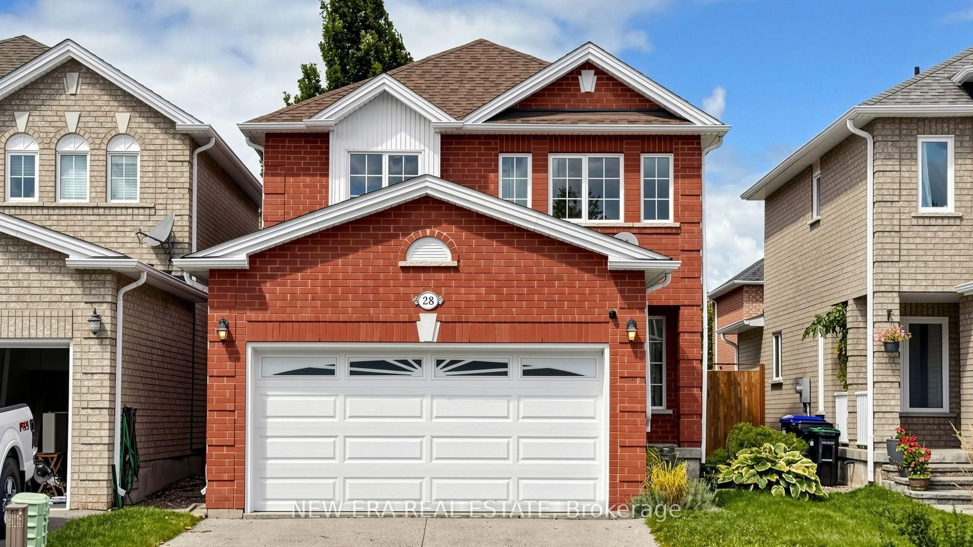 Home with brick exterior material, street for 28 Preston Ave, New Tecumseth Ontario L9R 1Y6