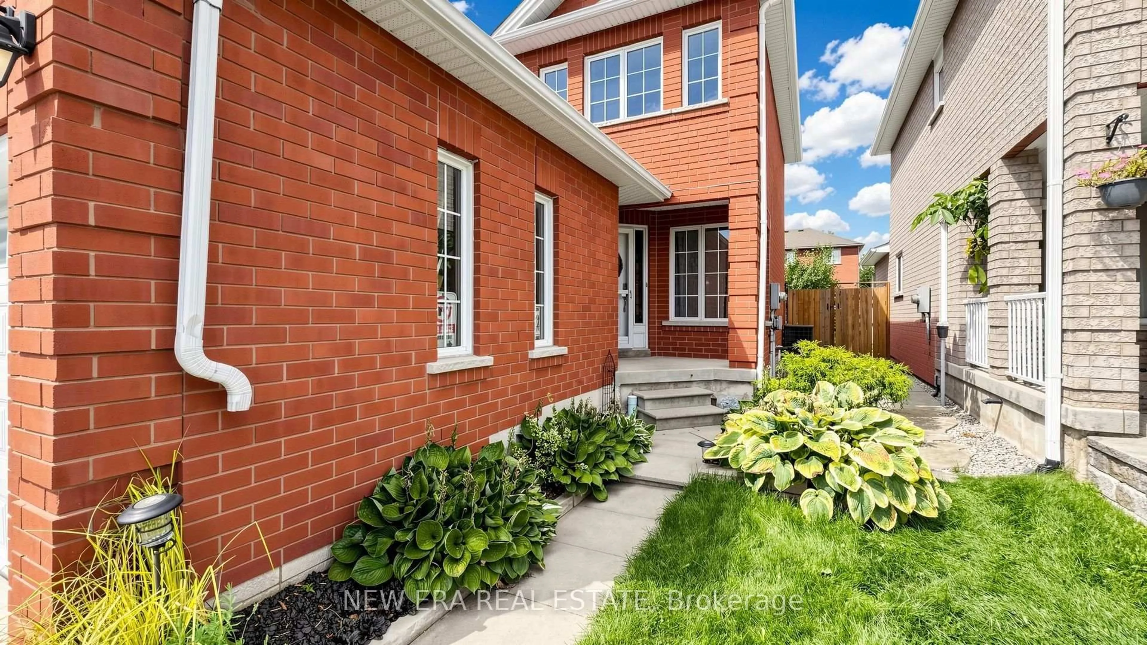 Home with brick exterior material, street for 28 Preston Ave, New Tecumseth Ontario L9R 1Y6