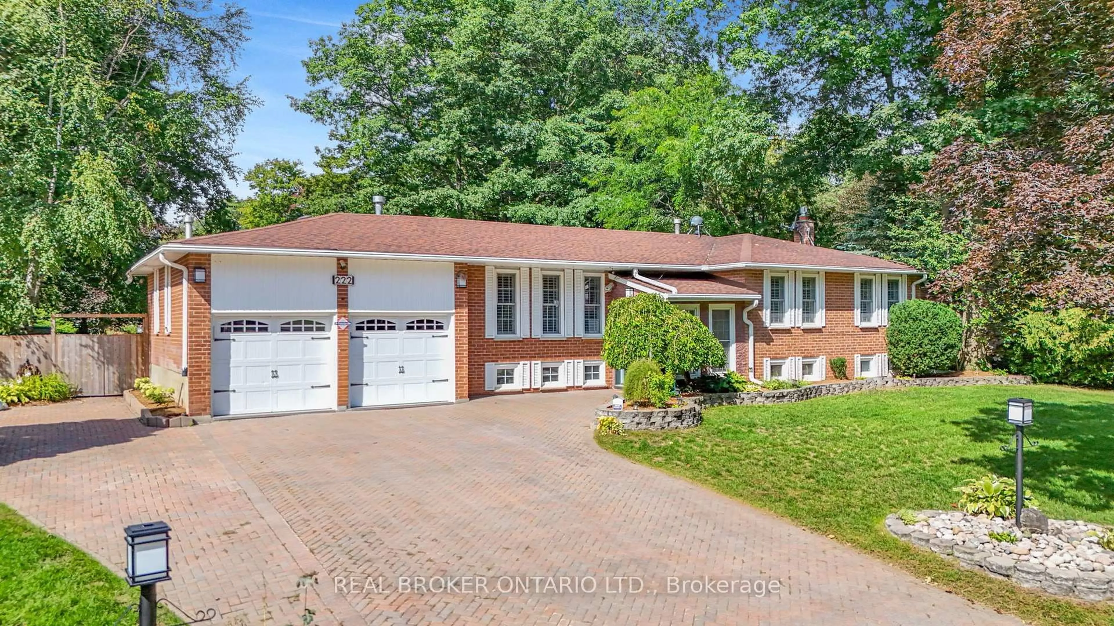 Home with brick exterior material, street for 222 Park Ave, East Gwillimbury Ontario L9N 1J7