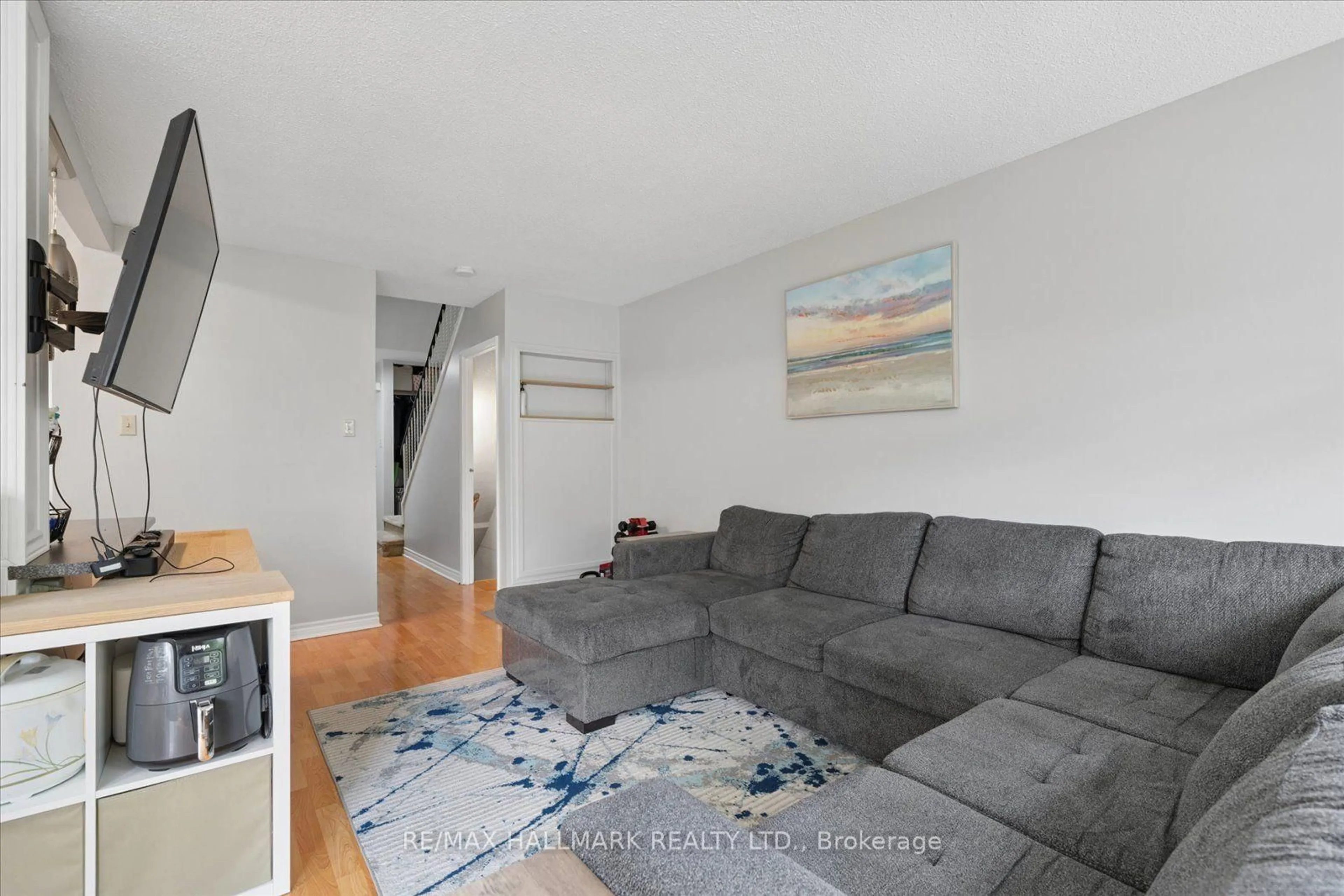 Living room with furniture, unknown for 39 Camelot Way #69, Markham Ontario L3P 3W2
