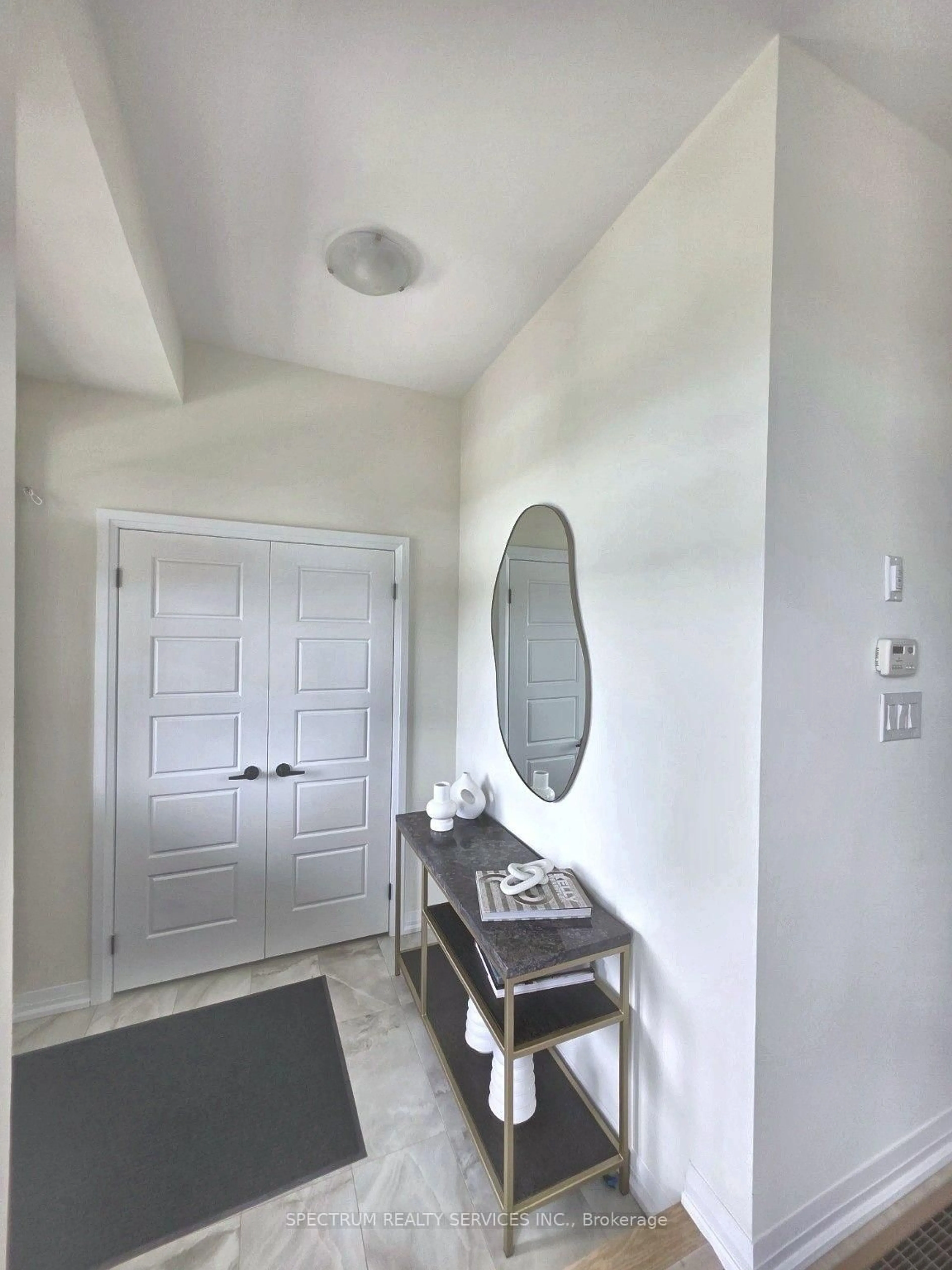 Indoor entryway for 1522 Benson St, Innisfil Ontario L9S 0S6