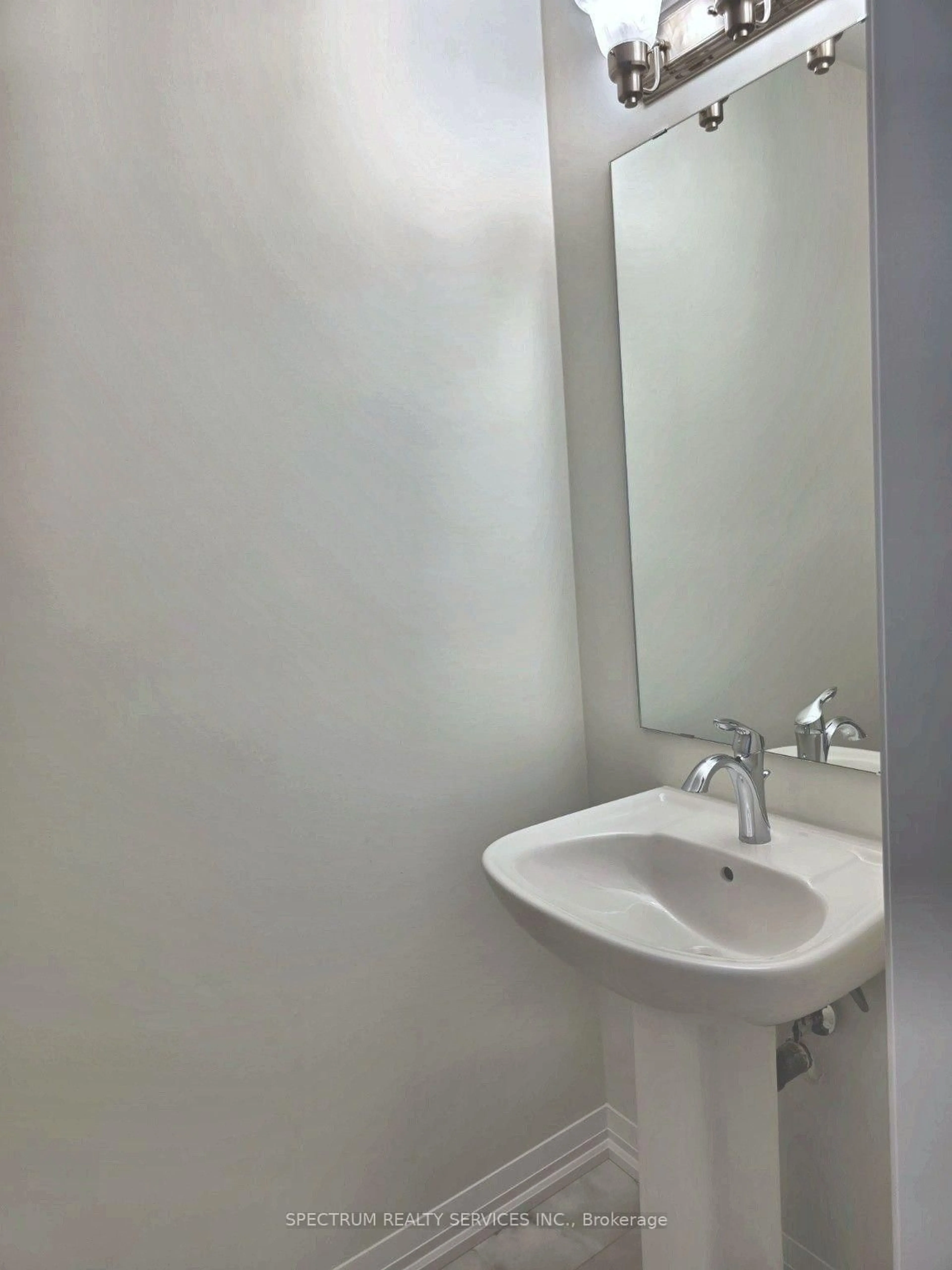 Standard bathroom, floor is not visible for 1522 Benson St, Innisfil Ontario L9S 0S6