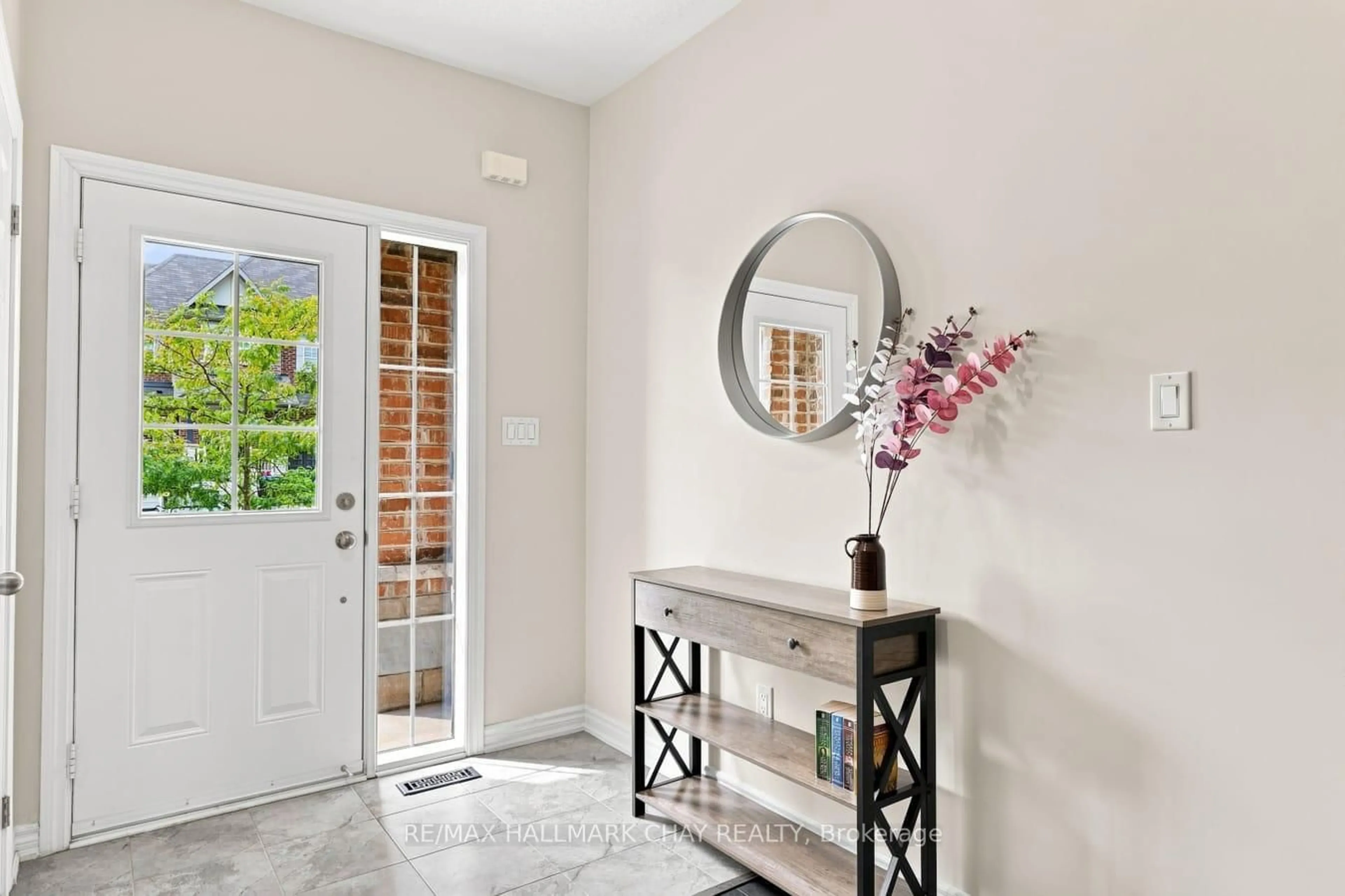 Indoor entryway for 1146 Peelar Cres, Innisfil Ontario L0L 1W0