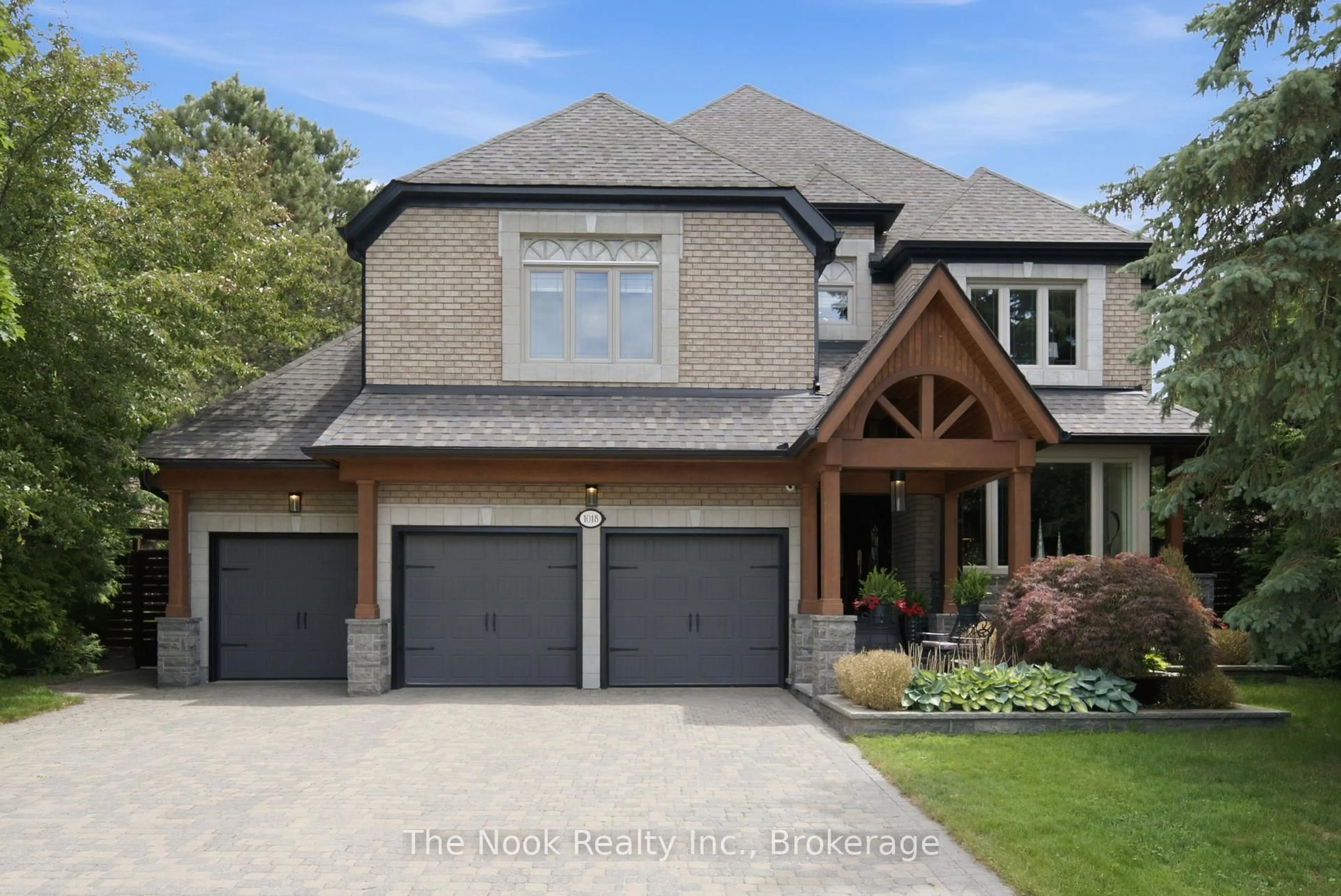 Home with brick exterior material, street for 1018 Lockwood Circ, Newmarket Ontario L3X 1M2
