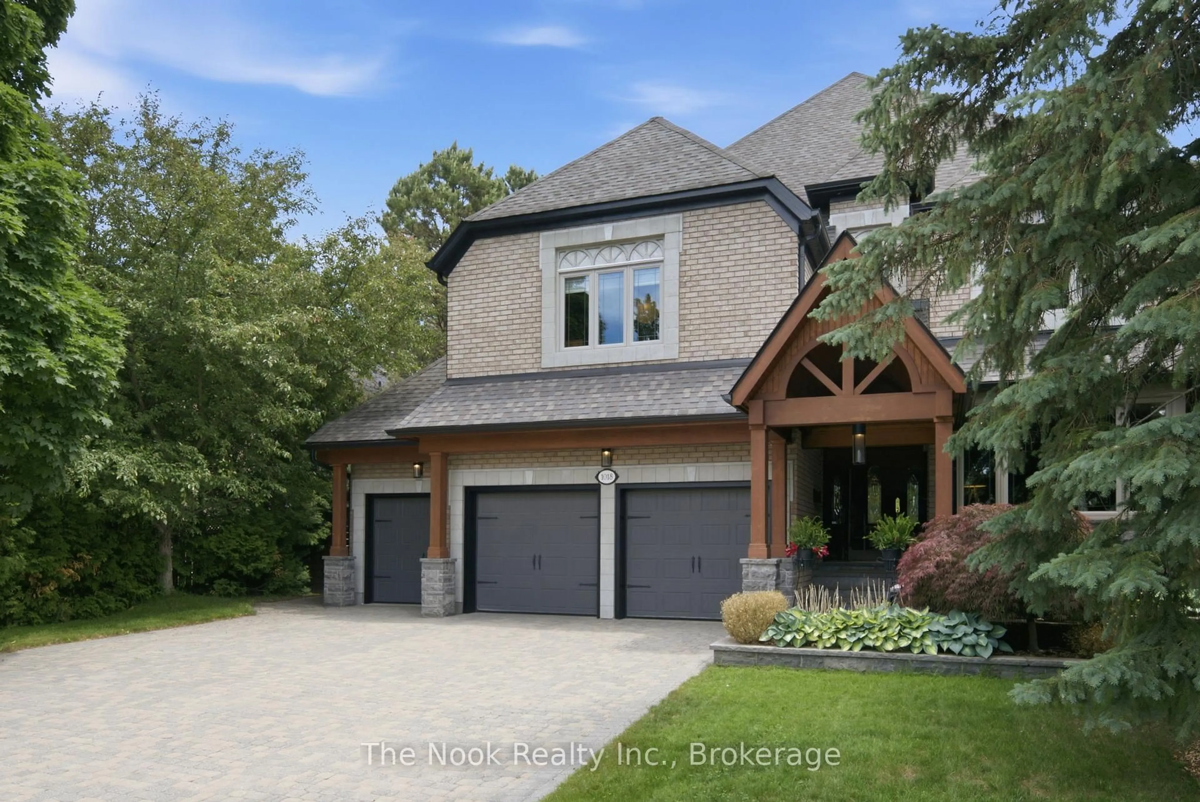 Home with brick exterior material, street for 1018 Lockwood Circ, Newmarket Ontario L3X 1M2