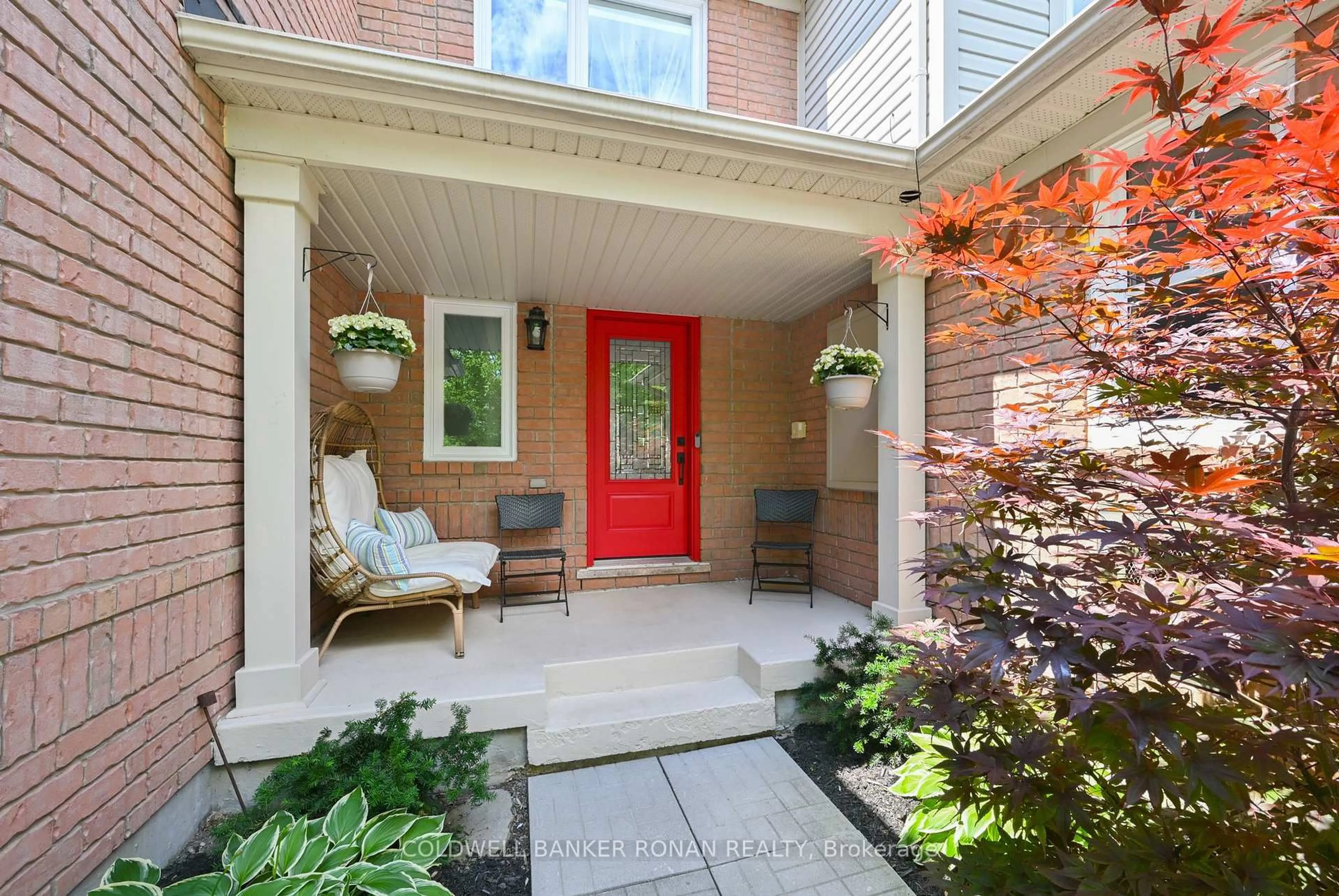 Indoor entryway for 26 Riley Rd, New Tecumseth Ontario L9R 0E7
