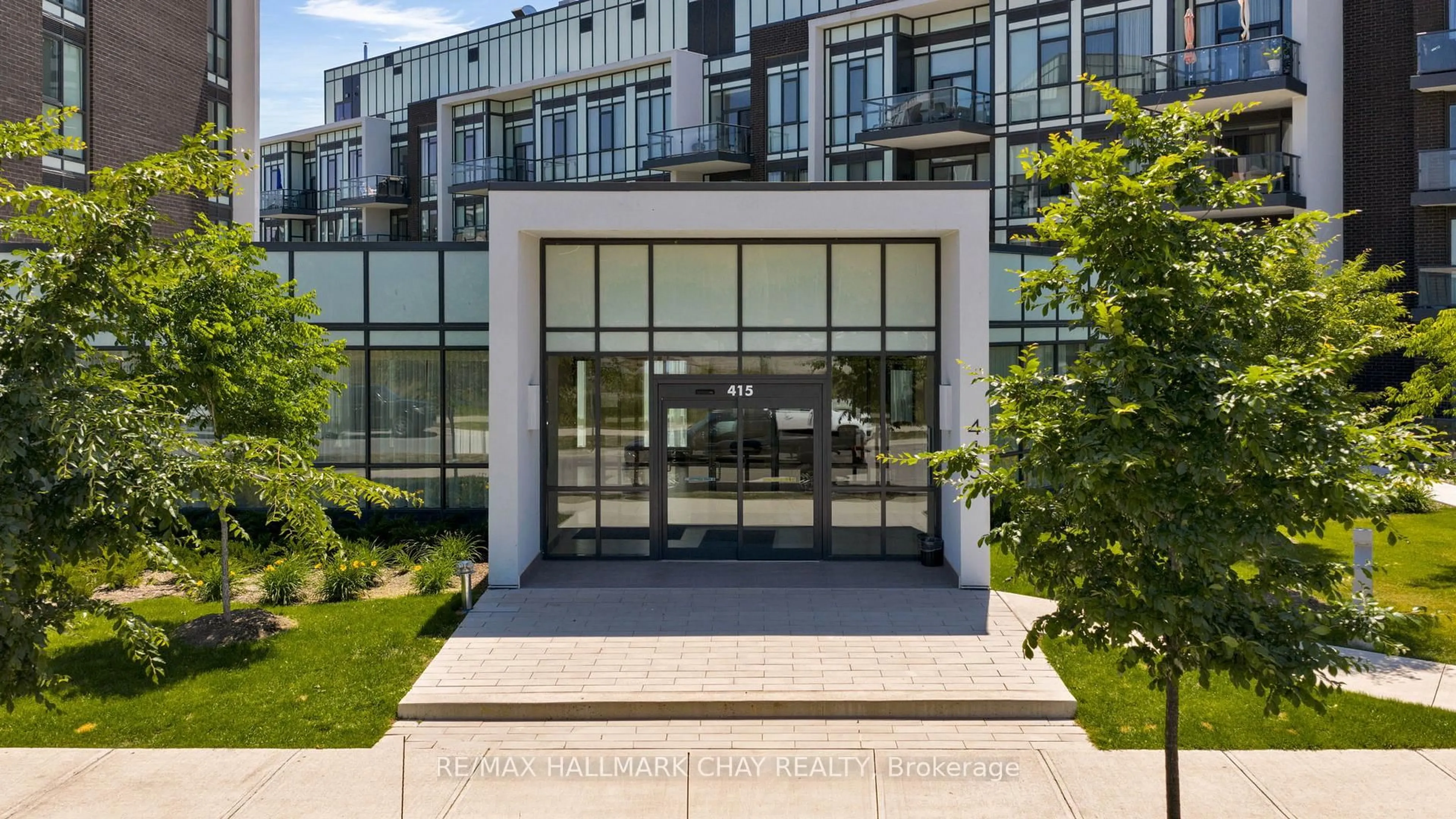 Indoor foyer for 415 Sea Ray Rd #235, Innisfil Ontario L9S 0R5