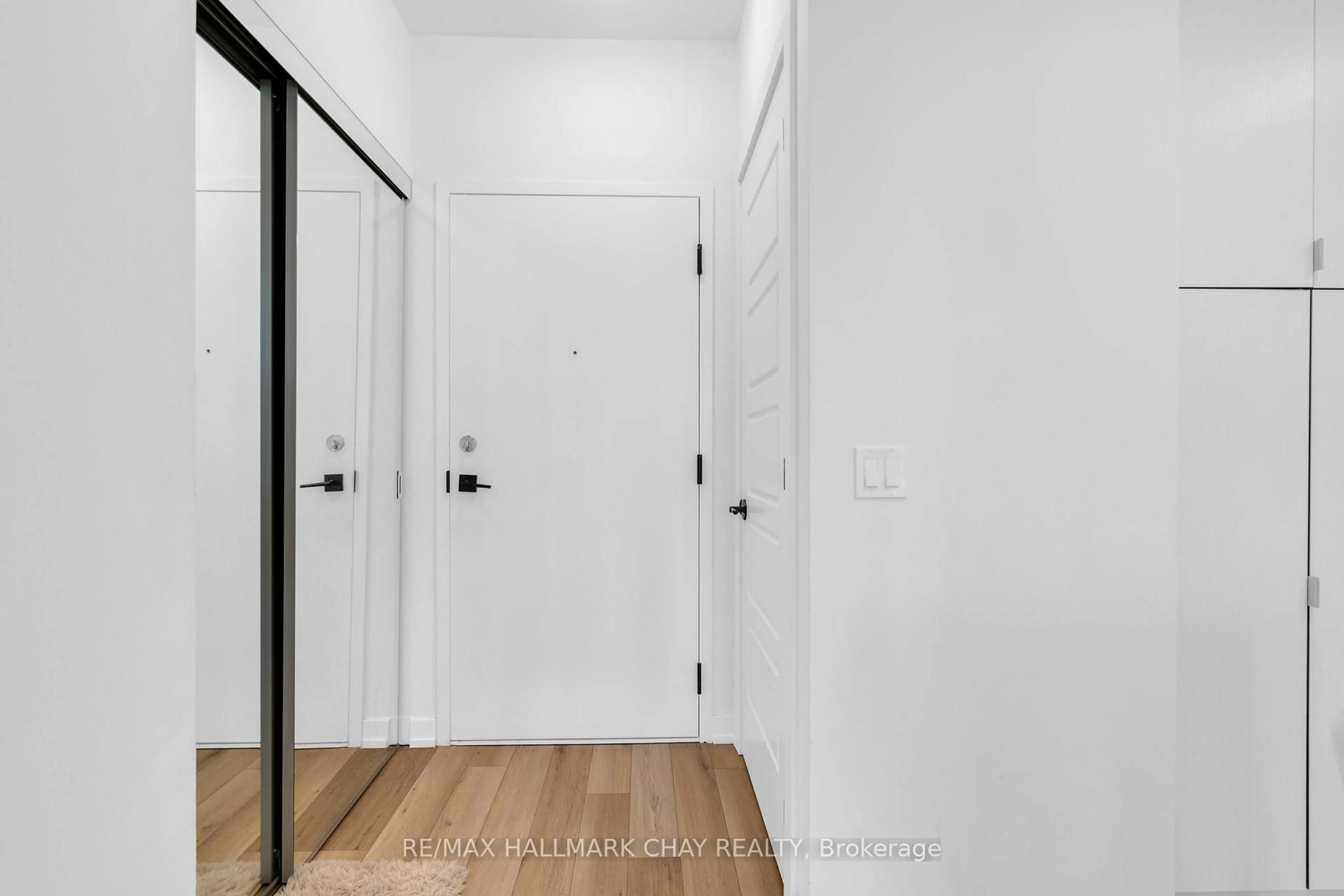 Indoor entryway for 415 Sea Ray Rd #235, Innisfil Ontario L9S 0R5