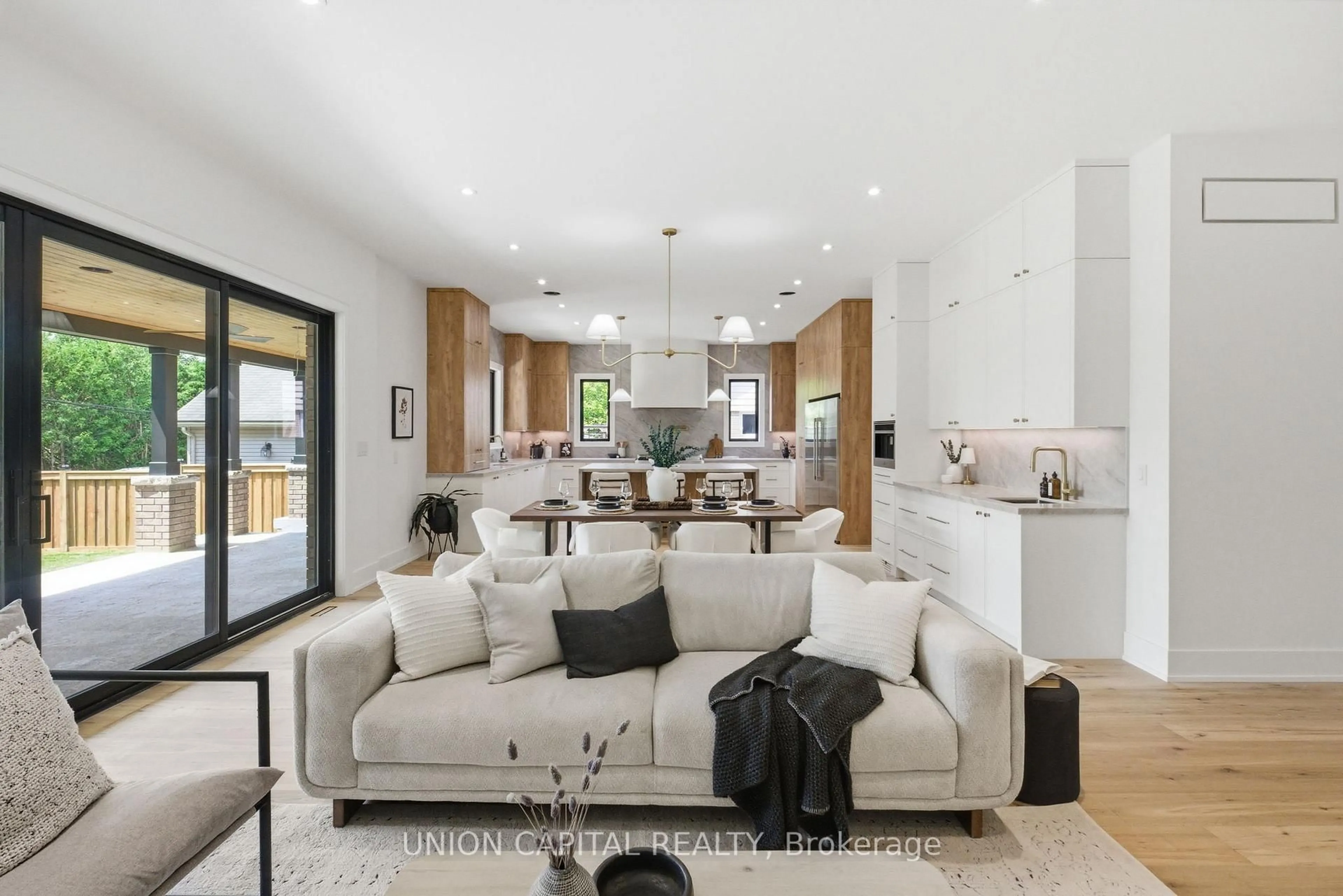 Open concept kitchen, ceramic/tile floor for 106 Hawthorn Ave, Whitchurch-Stouffville Ontario L4A 4S9