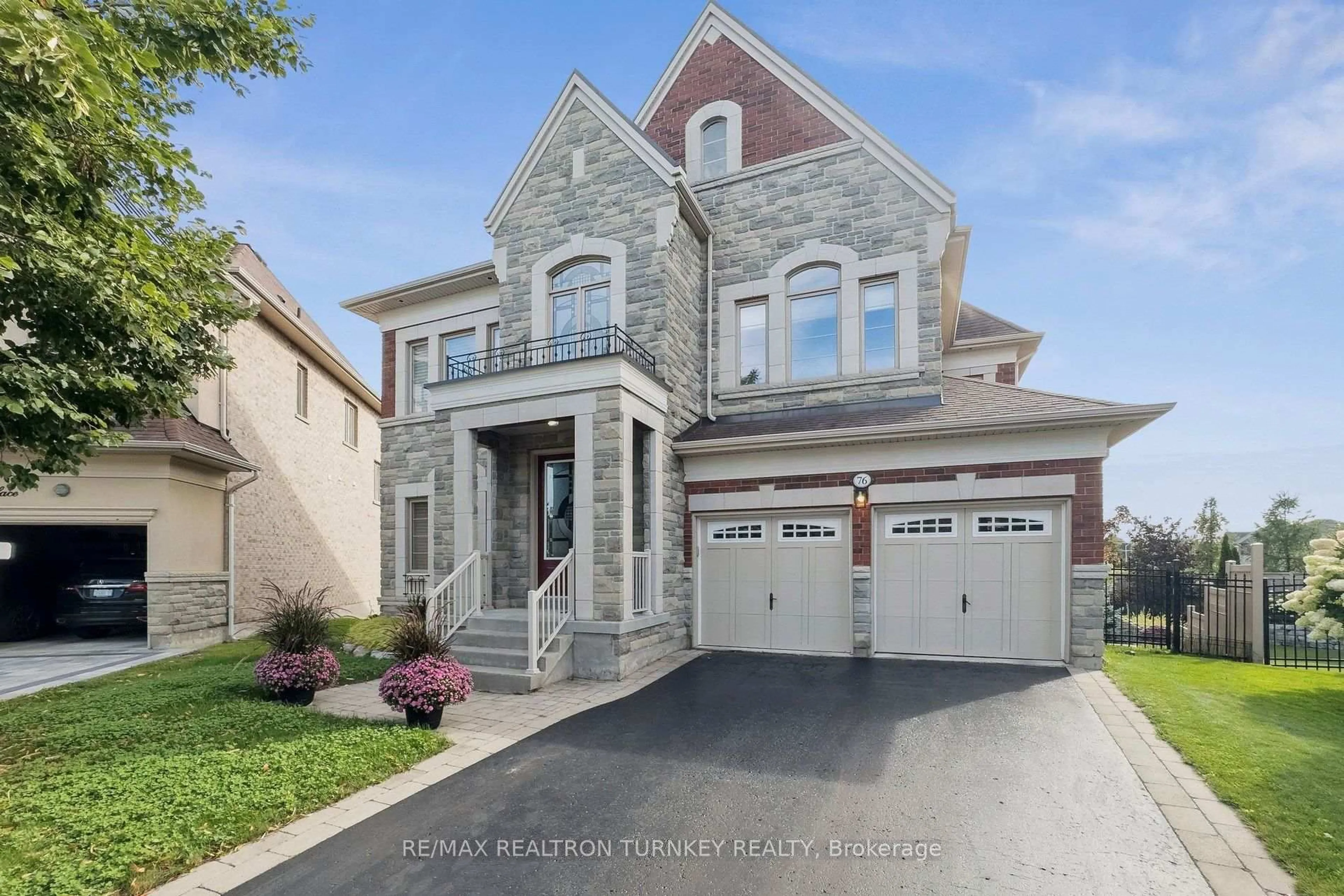 Home with brick exterior material, street for 76 Vines Pl, Aurora Ontario L4G 0R7
