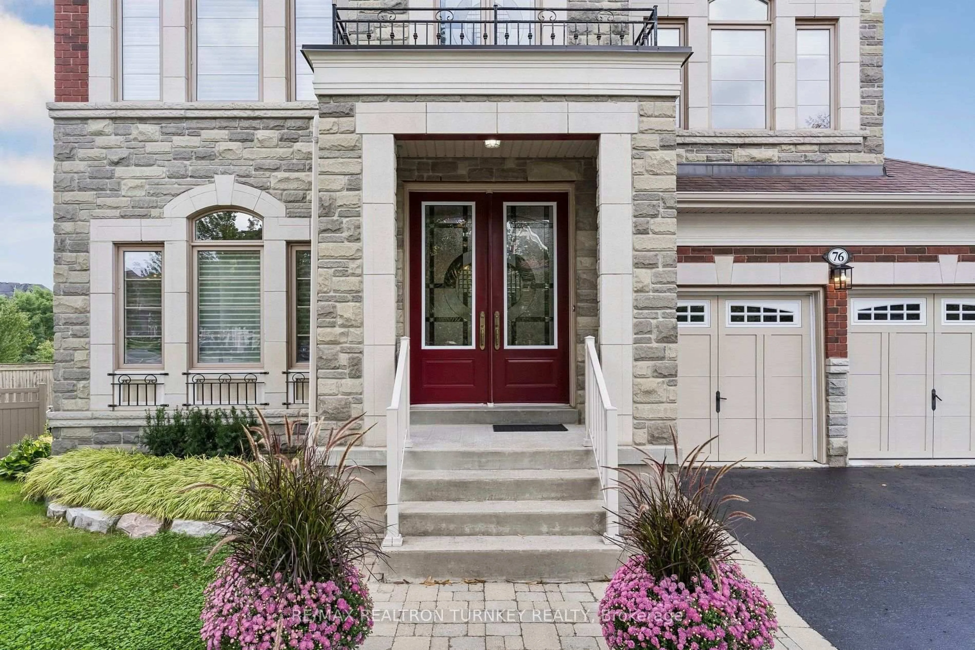 Home with brick exterior material, street for 76 Vines Pl, Aurora Ontario L4G 0R7
