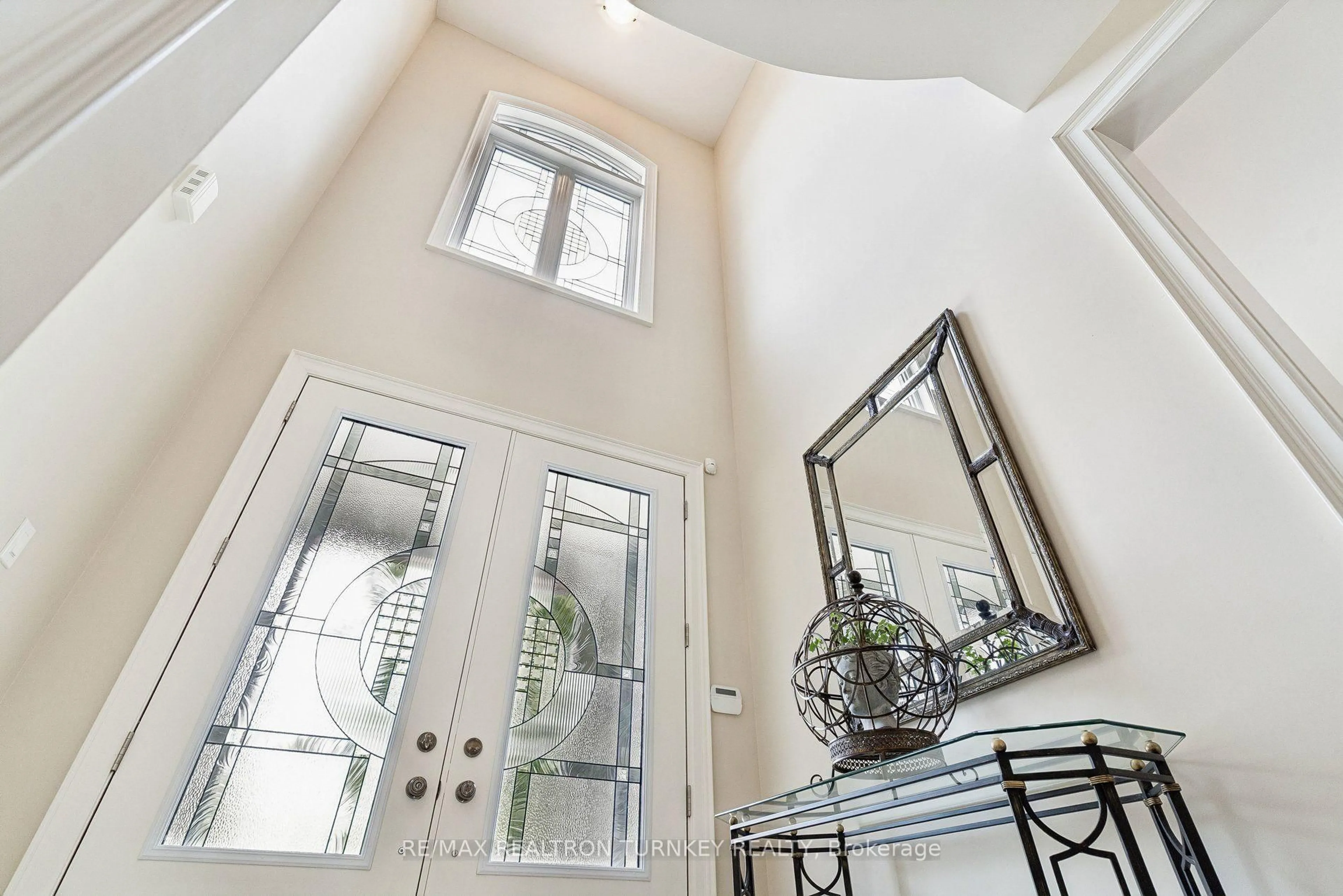 Indoor entryway for 76 Vines Pl, Aurora Ontario L4G 0R7