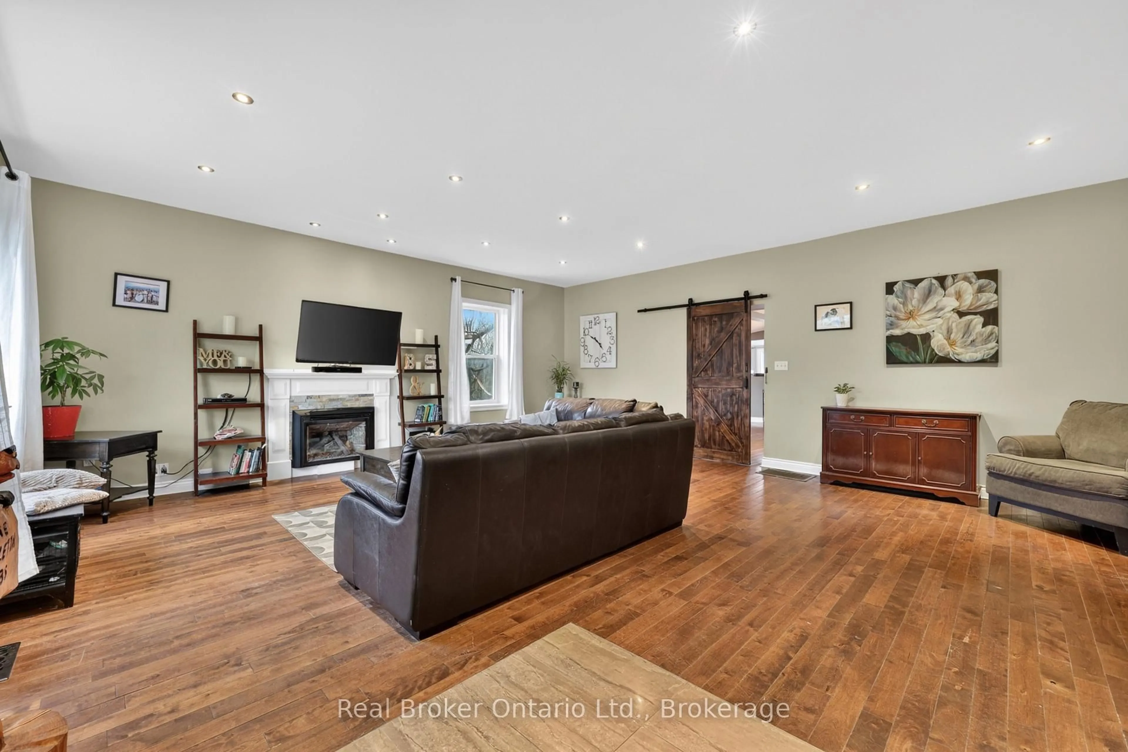 Living room with furniture, wood/laminate floor for 1720 Durham Rd, Brock Ontario L0E 1E0