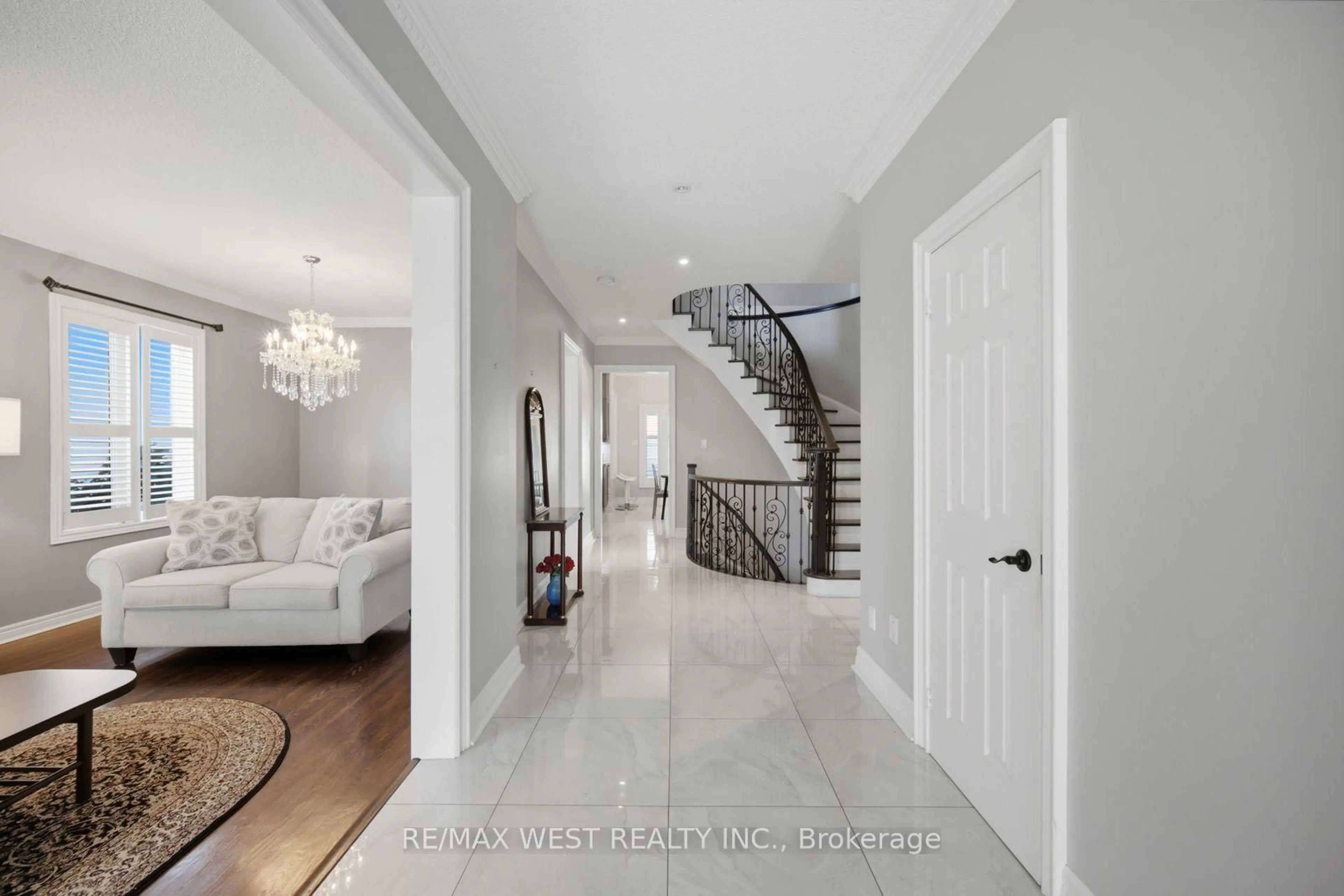 Indoor entryway for 65 Burnhaven Ave, Vaughan Ontario L6A 2P2