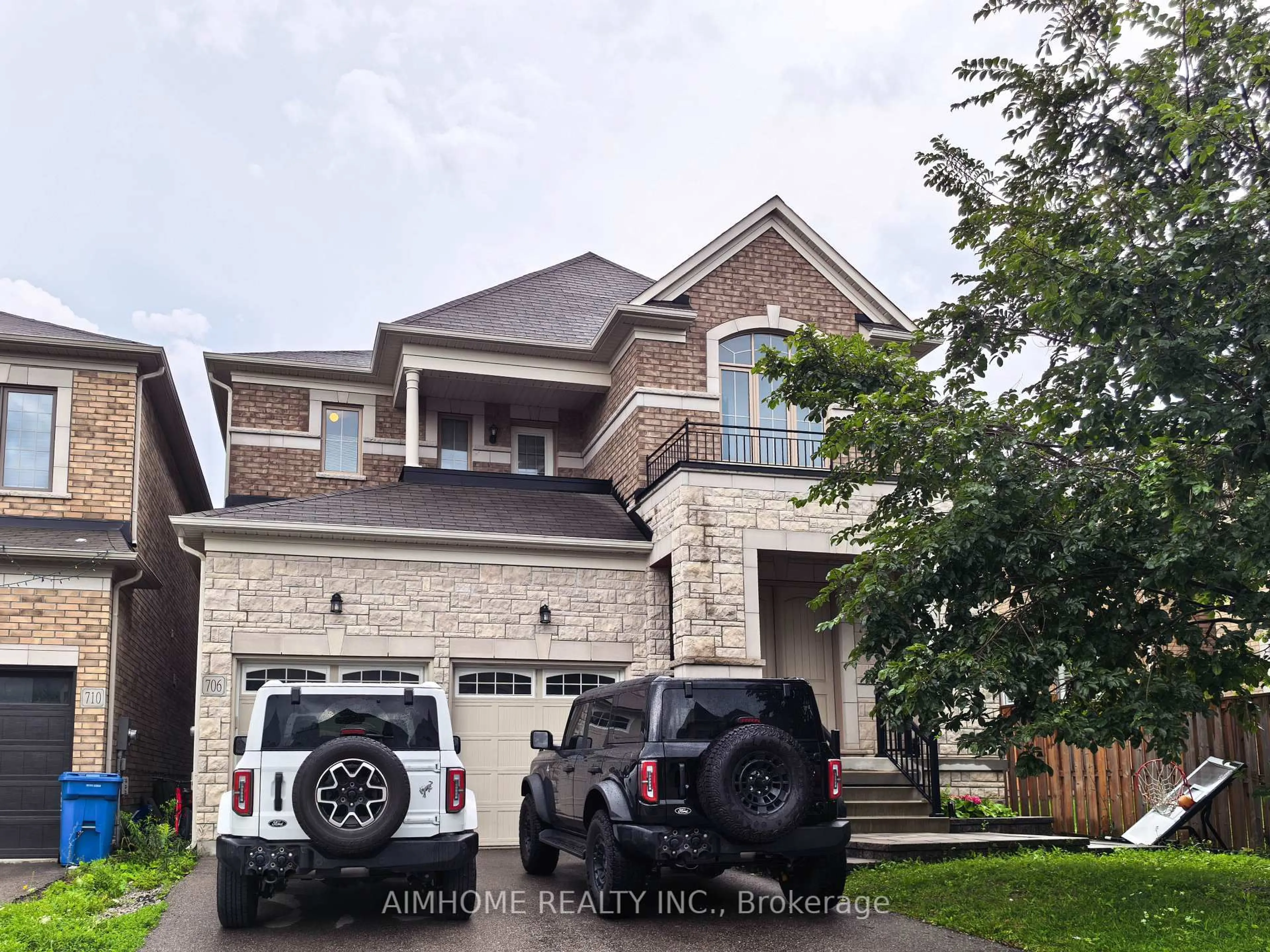 Home with brick exterior material, unknown for 706 Harry Douglas St, Newmarket Ontario L3X 0J8