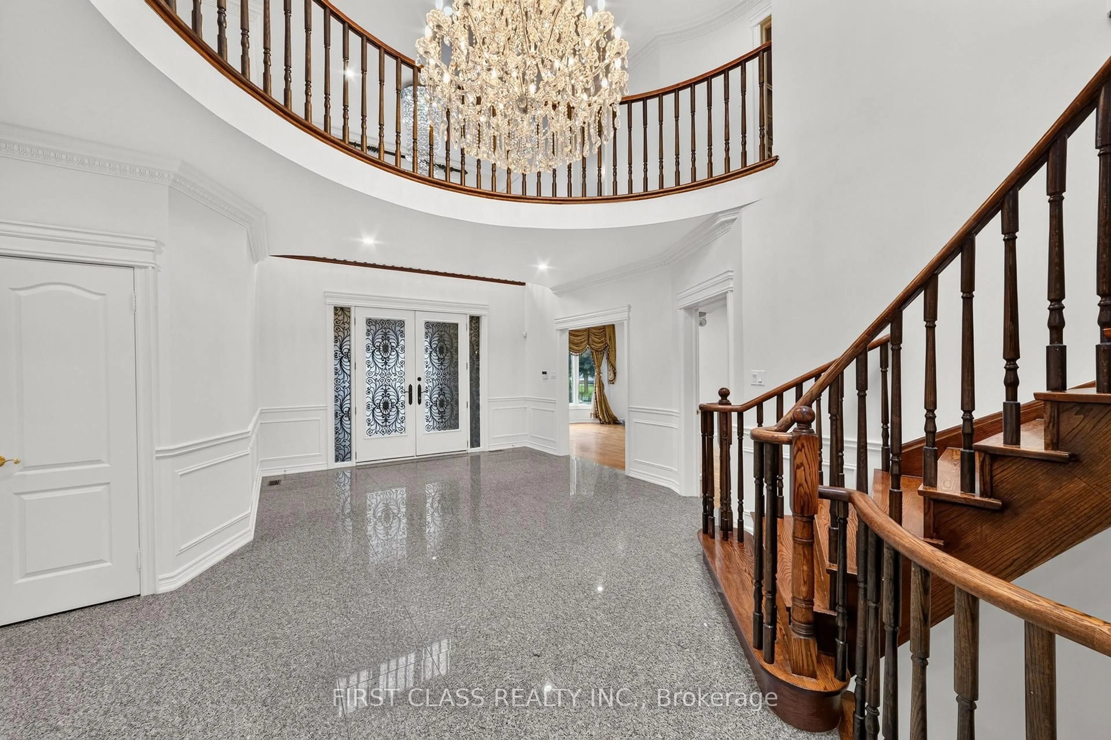 Indoor foyer for 67 Black Walnut Cres, Richmond Hill Ontario L4B 3S3