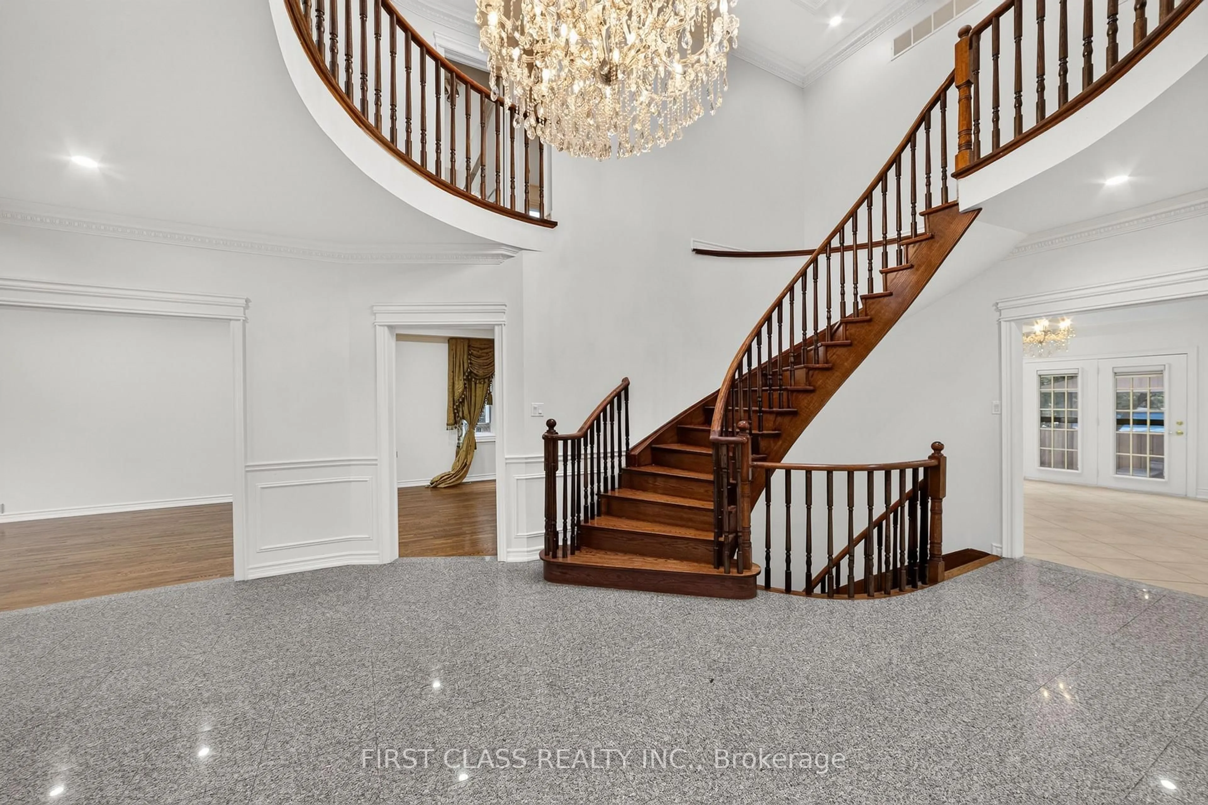 Indoor foyer for 67 Black Walnut Cres, Richmond Hill Ontario L4B 3S3
