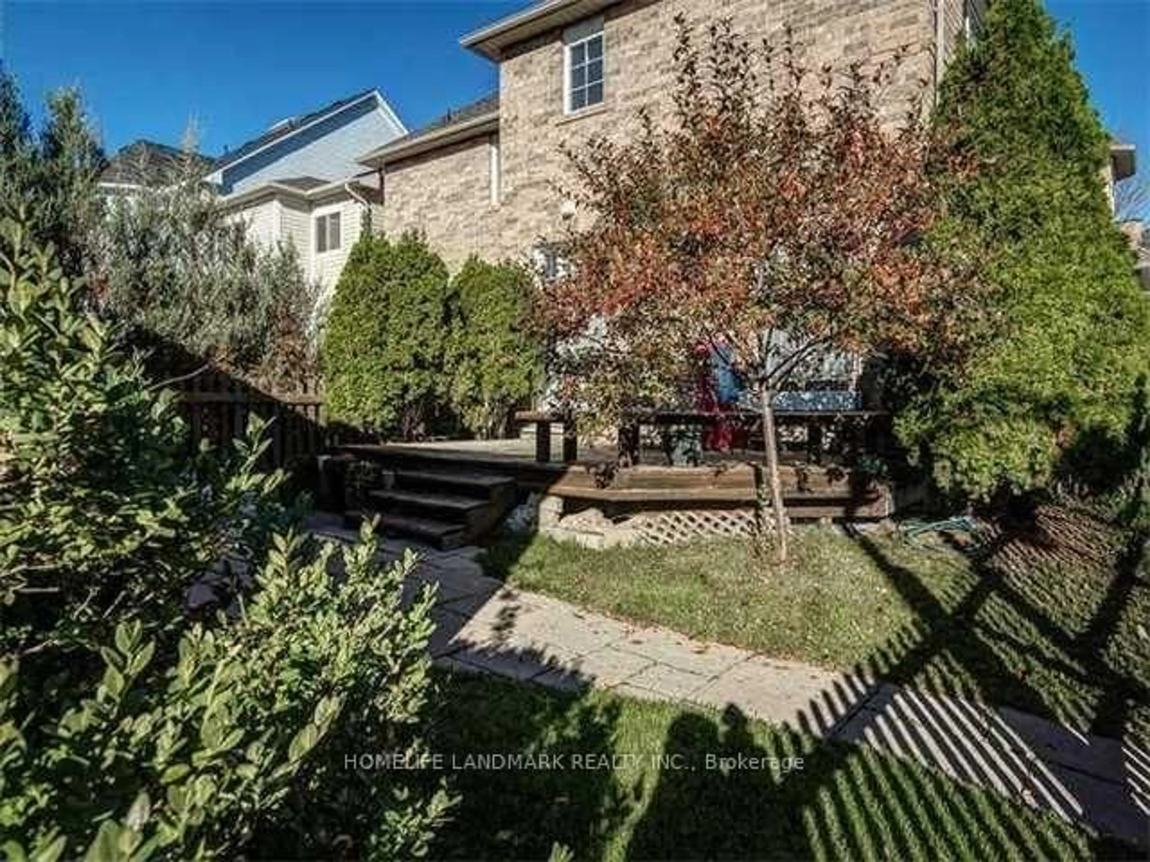 A pic from outside/outdoor area/front of a property/back of a property/a pic from drone, street for 91 The Meadows Ave, Markham Ontario L6B 1B6