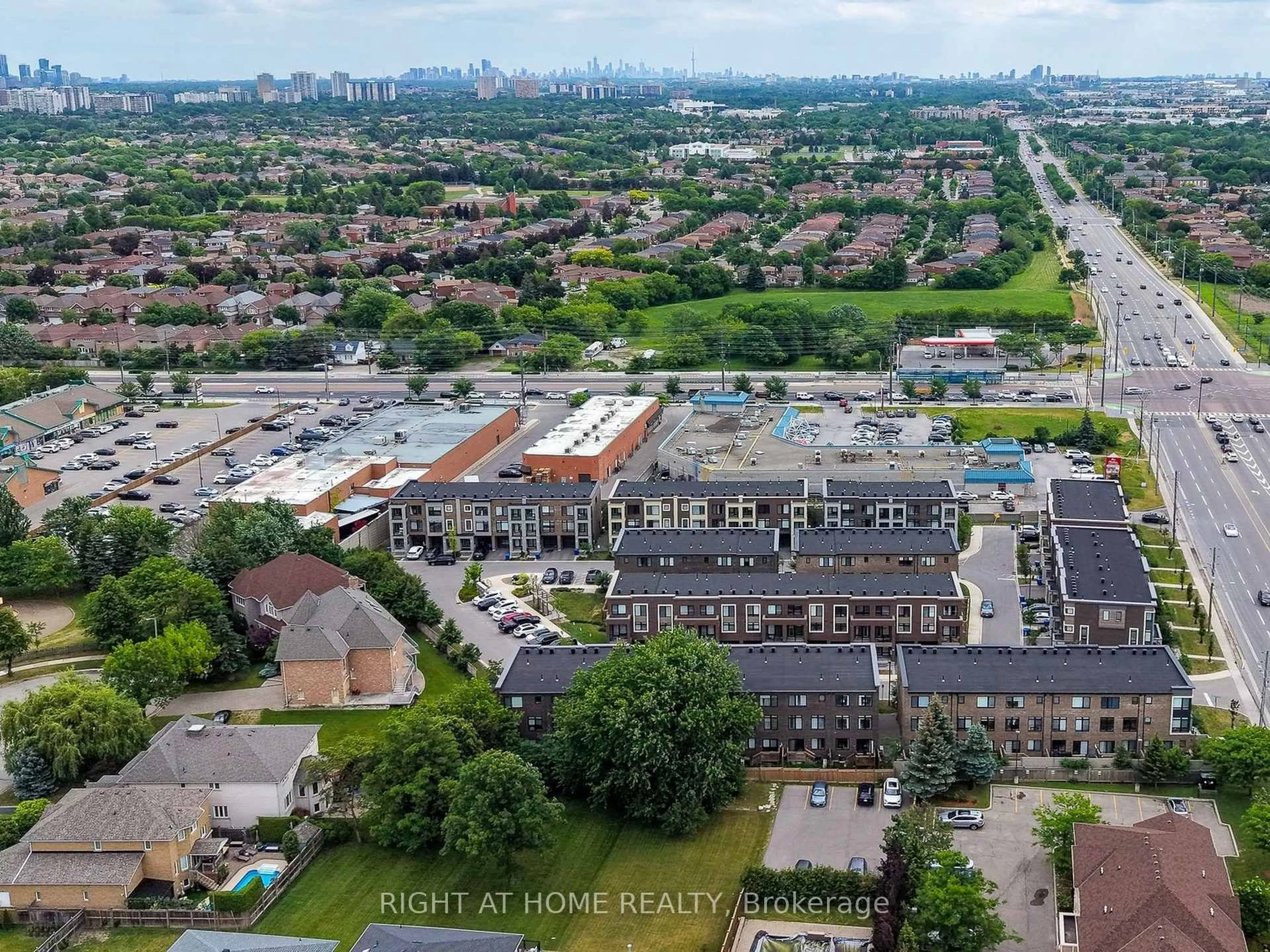 A pic from outside/outdoor area/front of a property/back of a property/a pic from drone, city buildings view from balcony for 23 Moneypenny Pl, Vaughan Ontario L4J 0K9