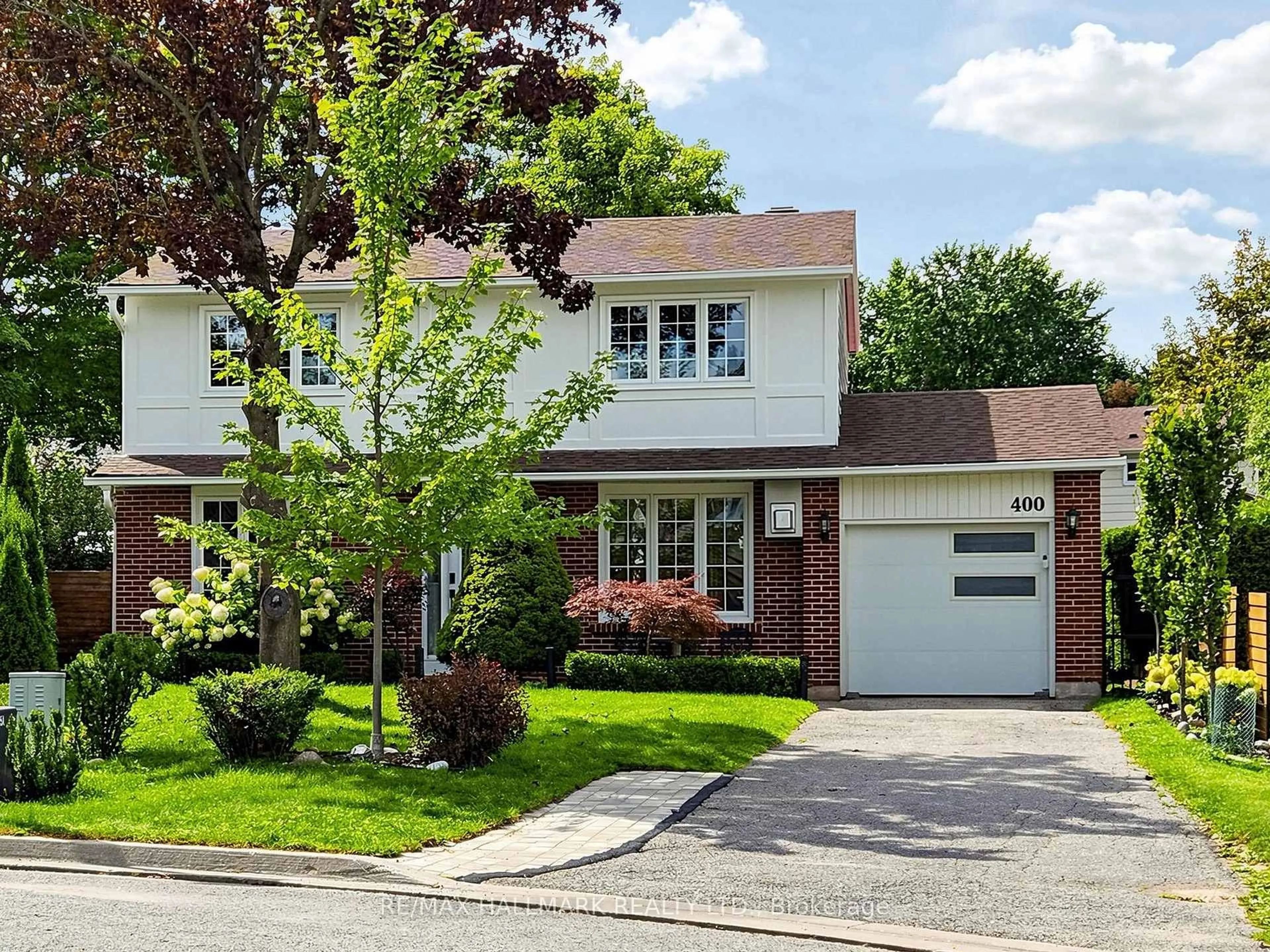 Home with brick exterior material, street for 400 Handley Cres, Newmarket Ontario L3Y 4T4