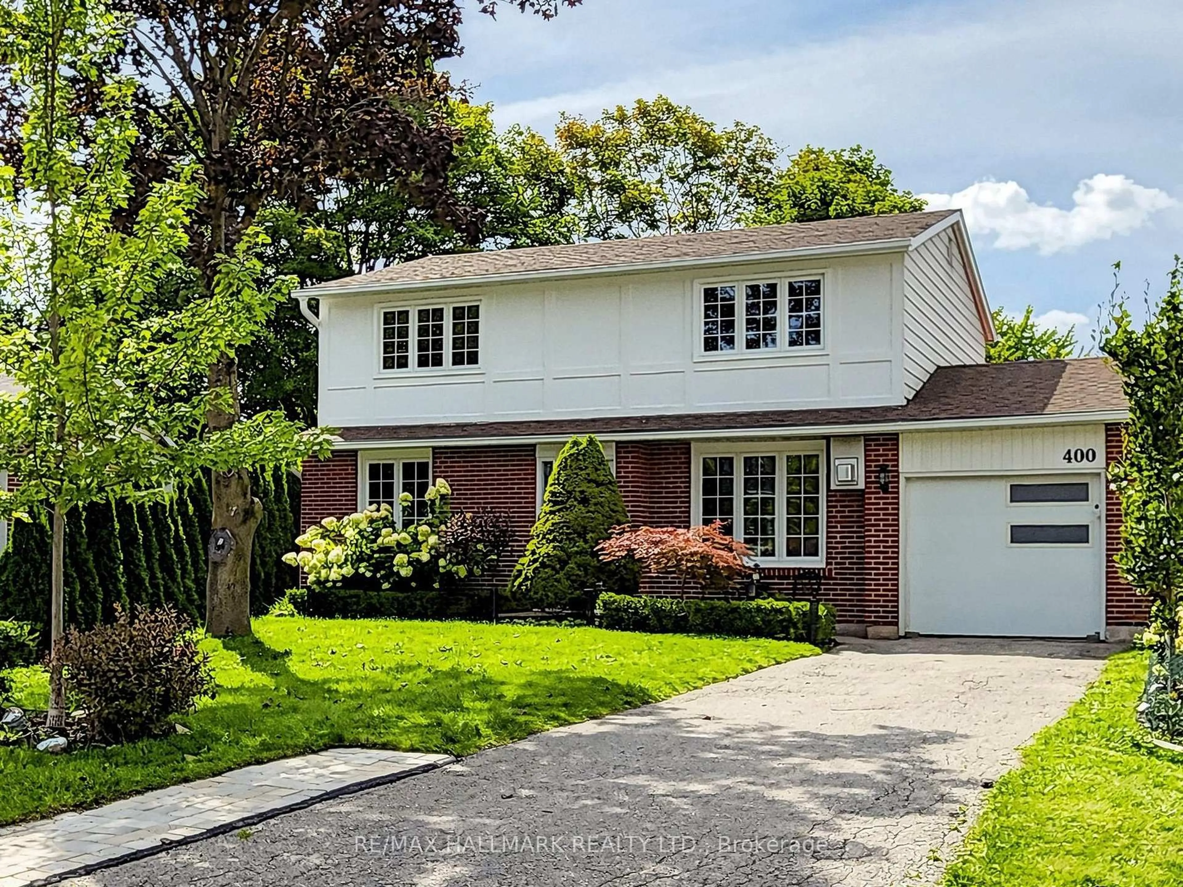 Home with brick exterior material, street for 400 Handley Cres, Newmarket Ontario L3Y 4T4