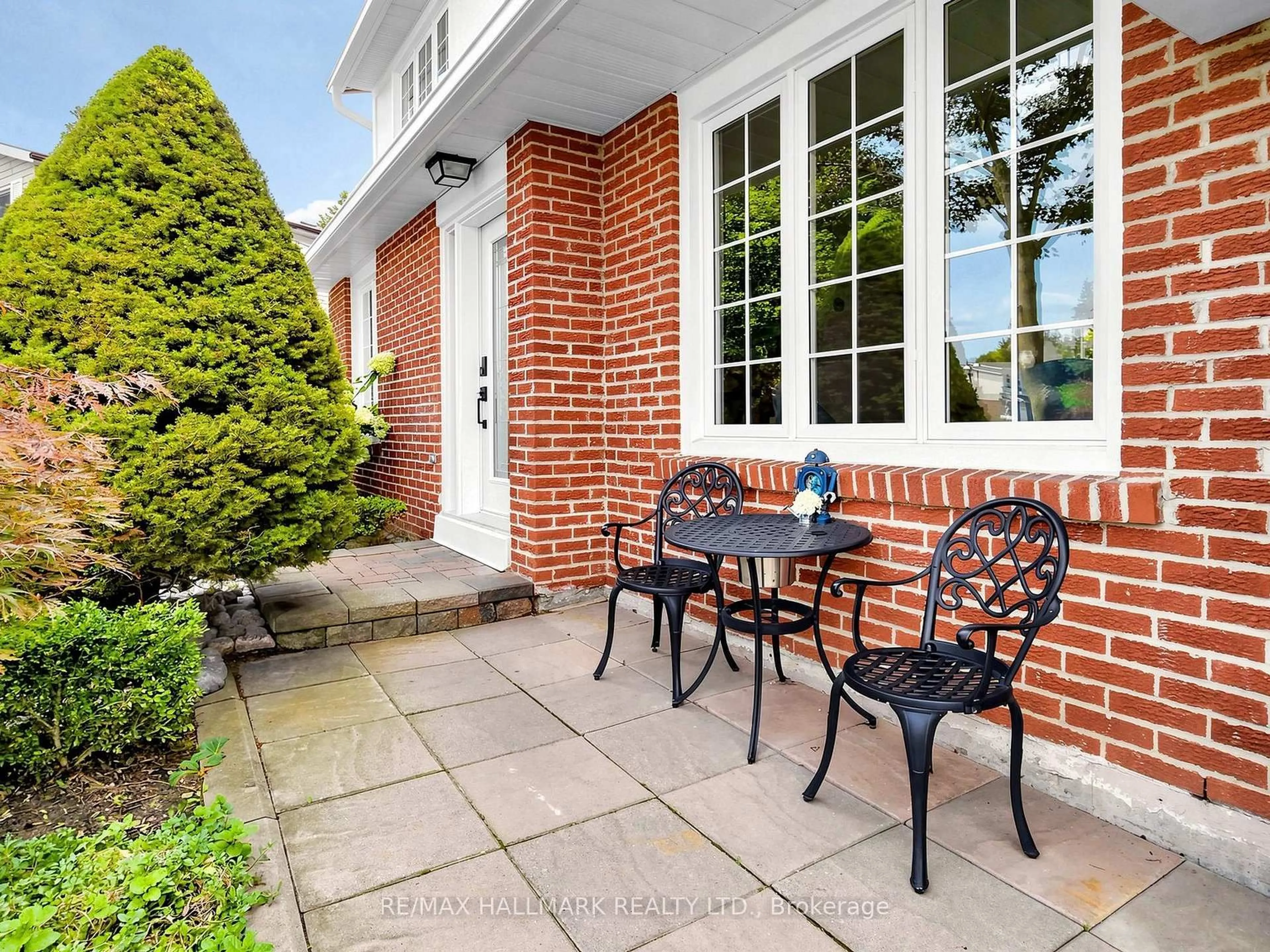 Home with brick exterior material, street for 400 Handley Cres, Newmarket Ontario L3Y 4T4