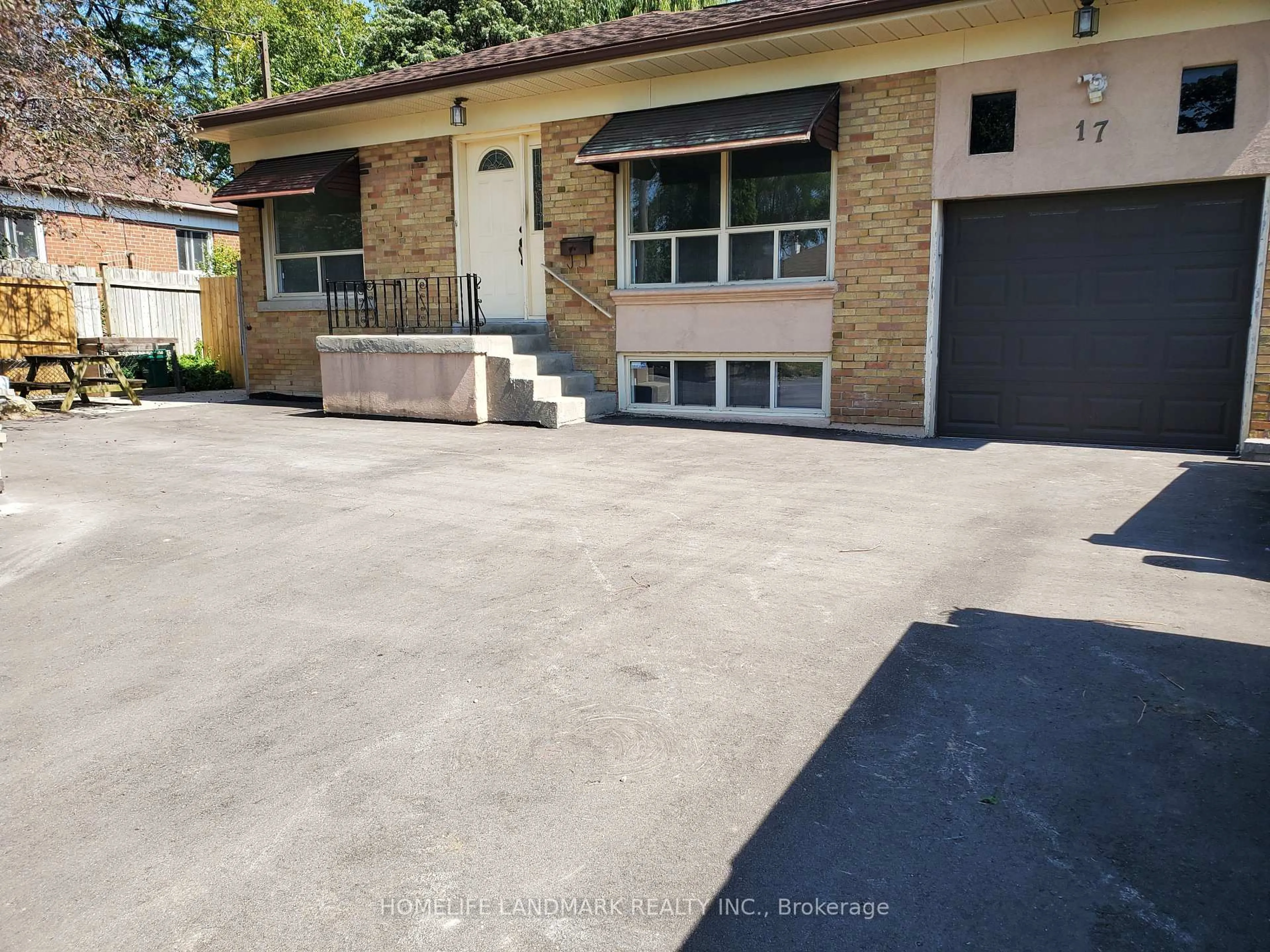 Unknown for 17 Maralim Rd, Richmond Hill Ontario L4C 2K6